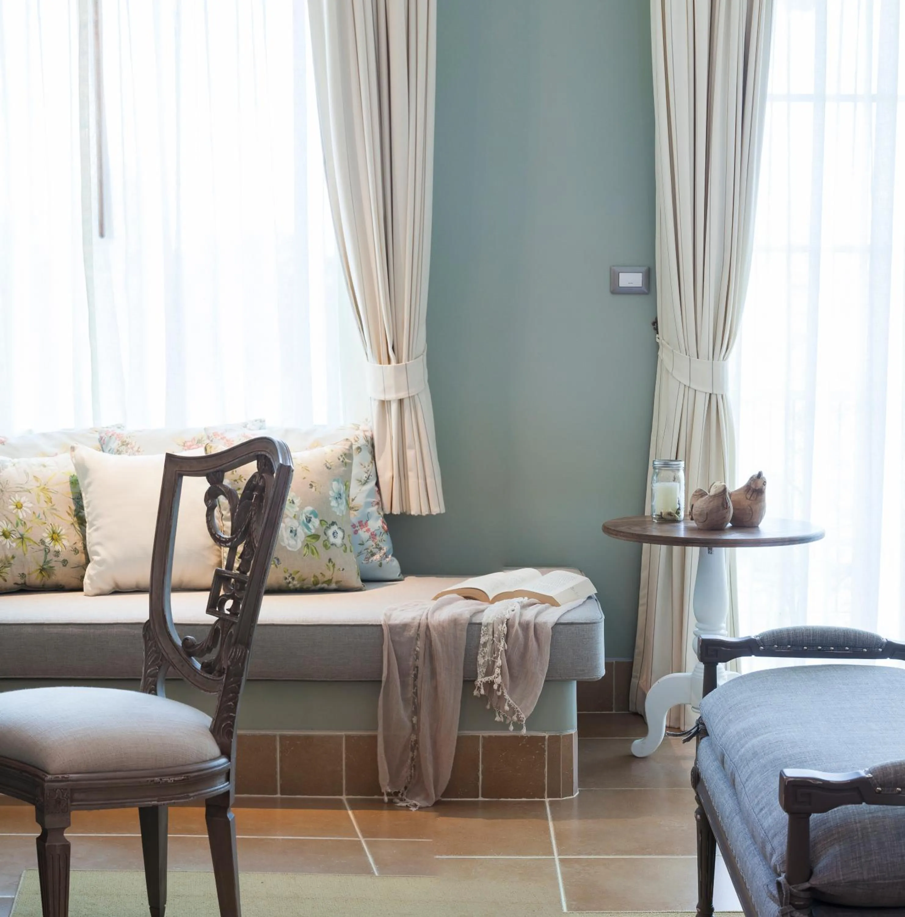 Living room, Bed in U Khao Yai