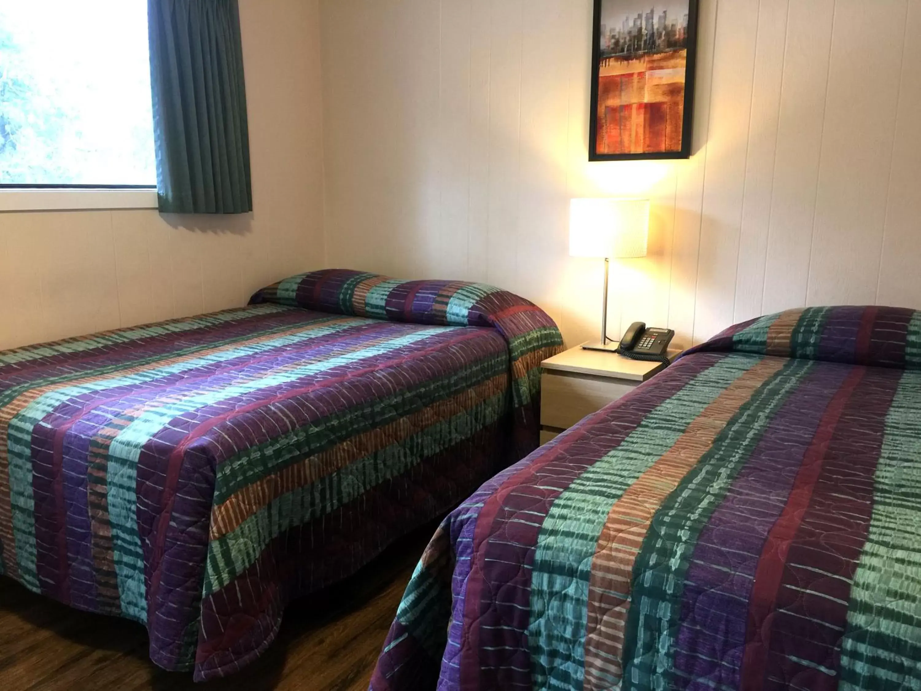 Bed in The Hitching Post Motel
