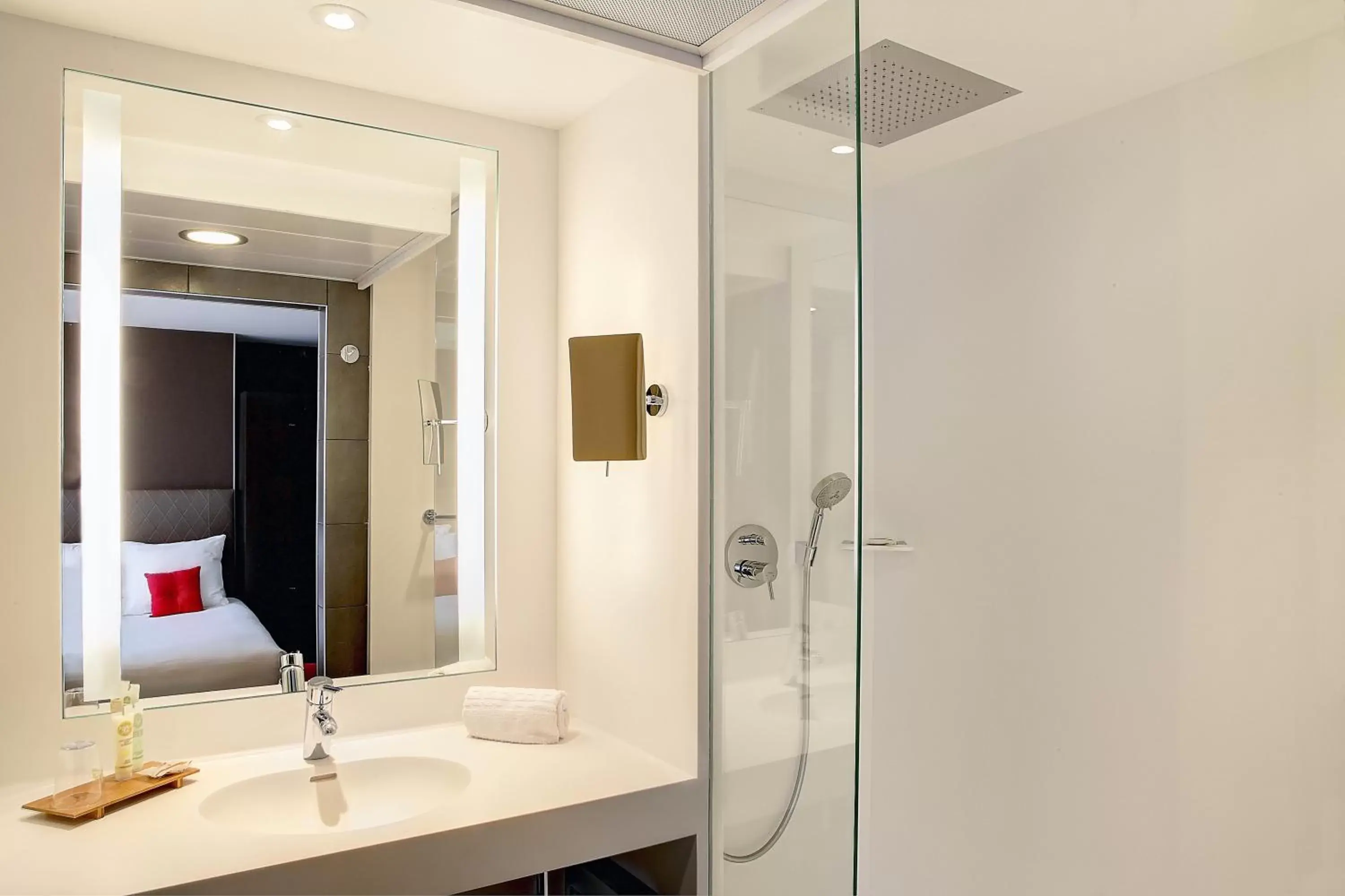 Shower, Bathroom in Best Western Premier de La Poste & Spa