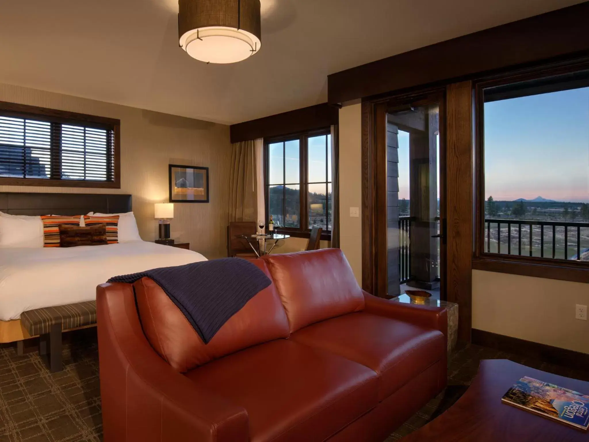 Deluxe King Room with Golf View in Tetherow Hotel Deluxe King Room with Golf View in Tetherow Hotel