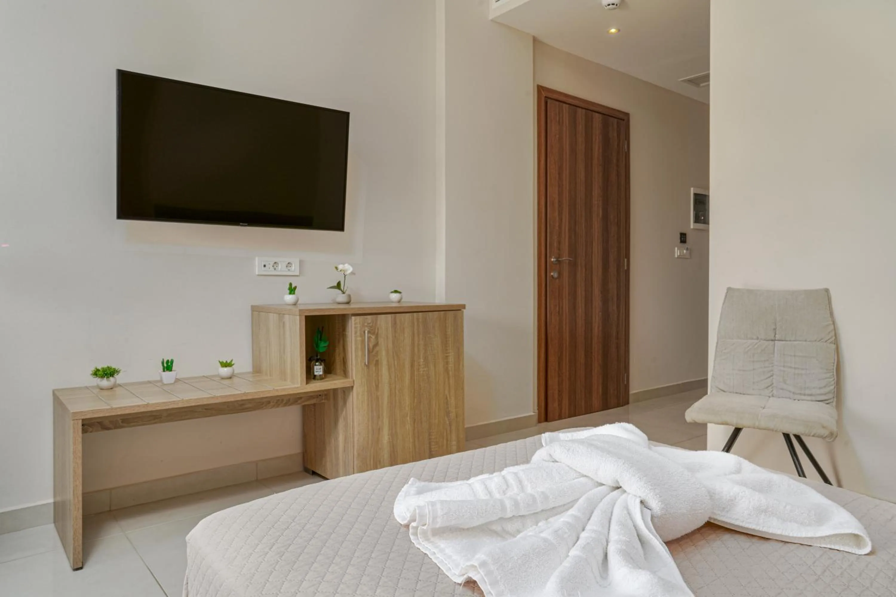 TV and multimedia, Bed in Poseidon Beach Hotel