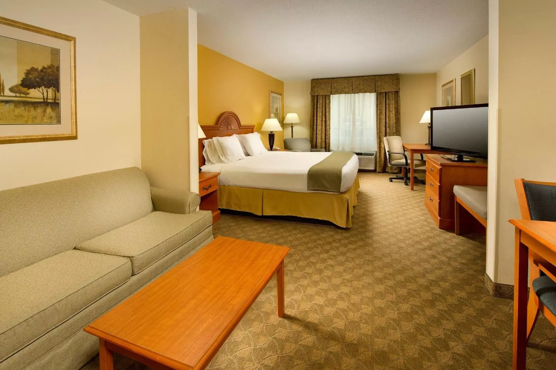 Photo of the whole room, Bed in Holiday Inn Express Hotel & Suites Lenoir City Knoxville Area, an IHG Hotel