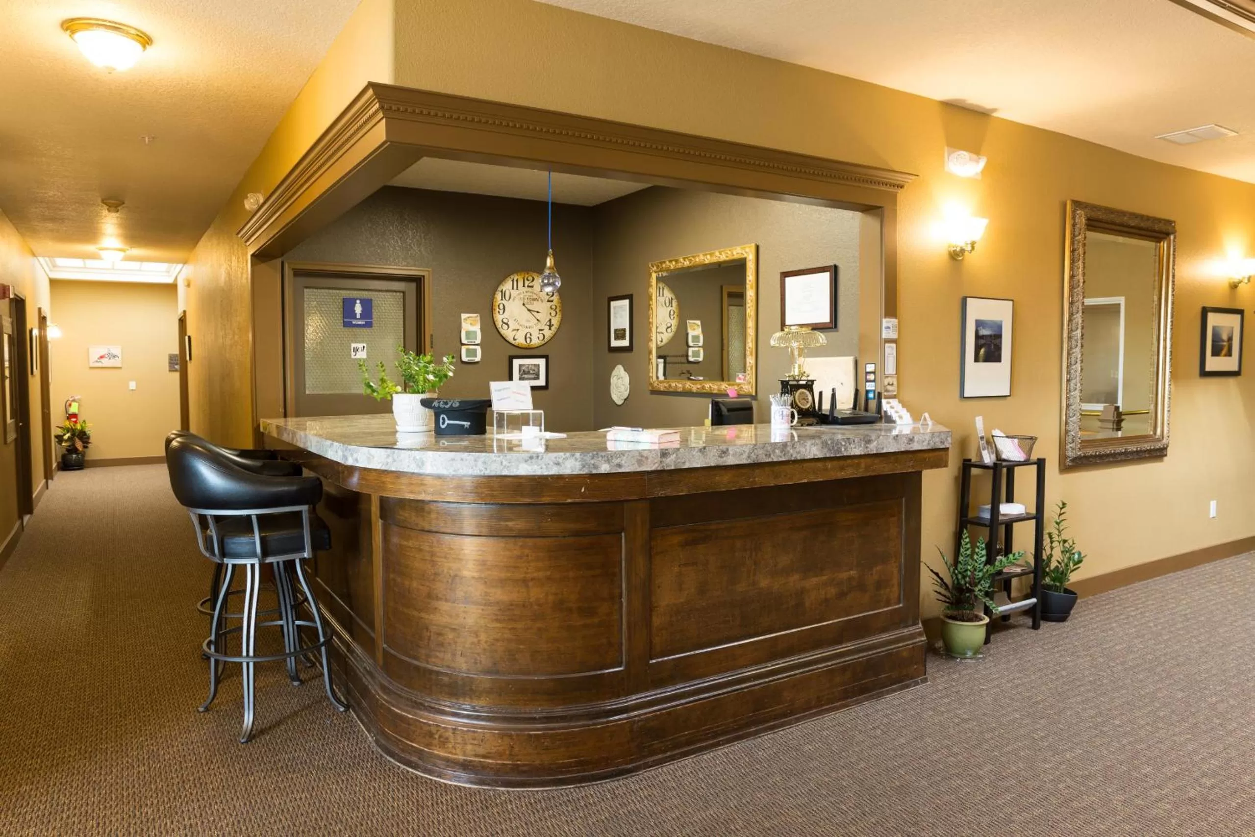 Lobby or reception in Hotel Cathlamet