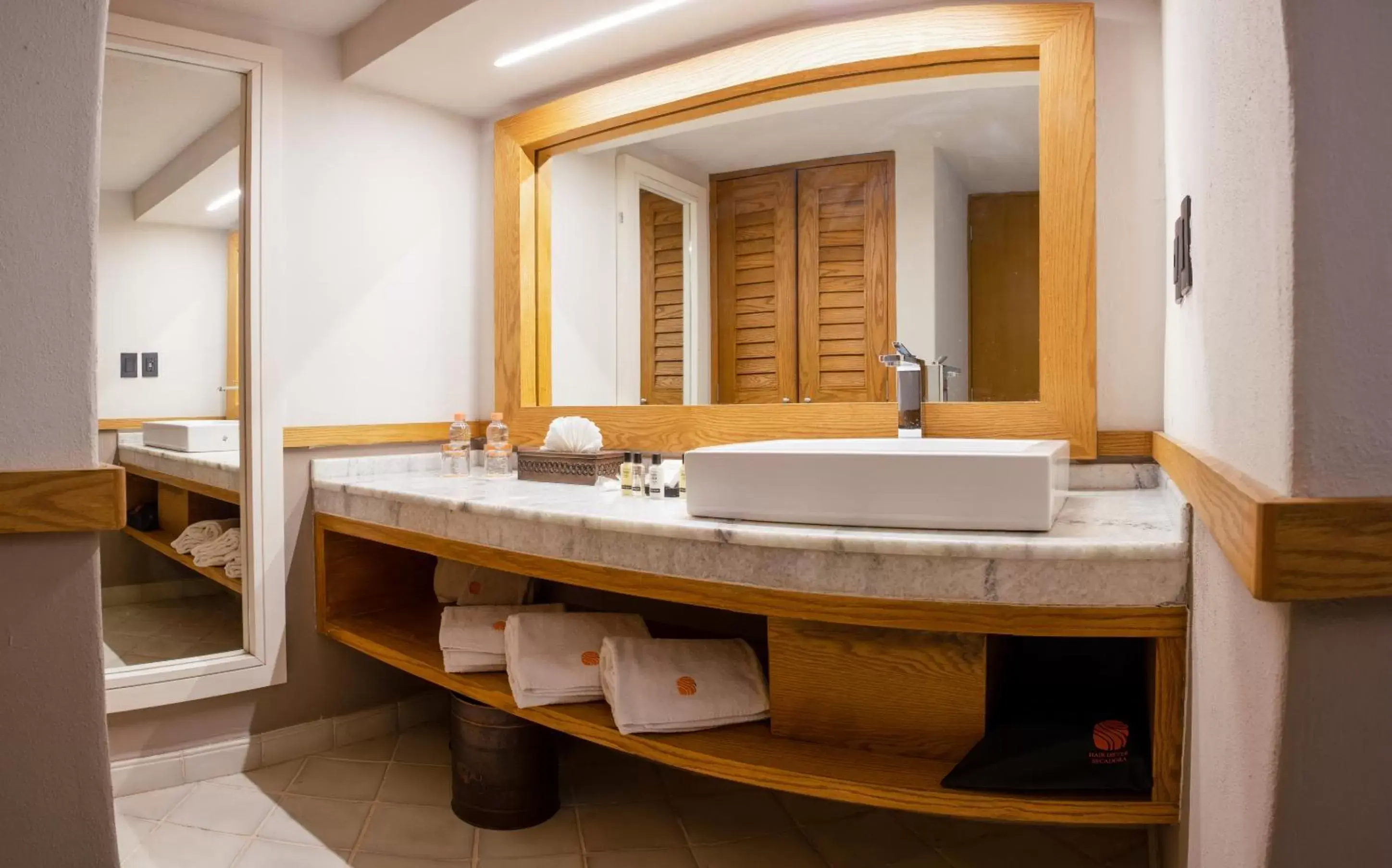 Bathroom in Hacienda Jurica by Brisas