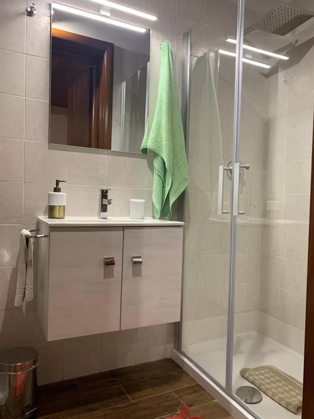 Shower, Bathroom in CD Romanello (Mura S. Cataldo)