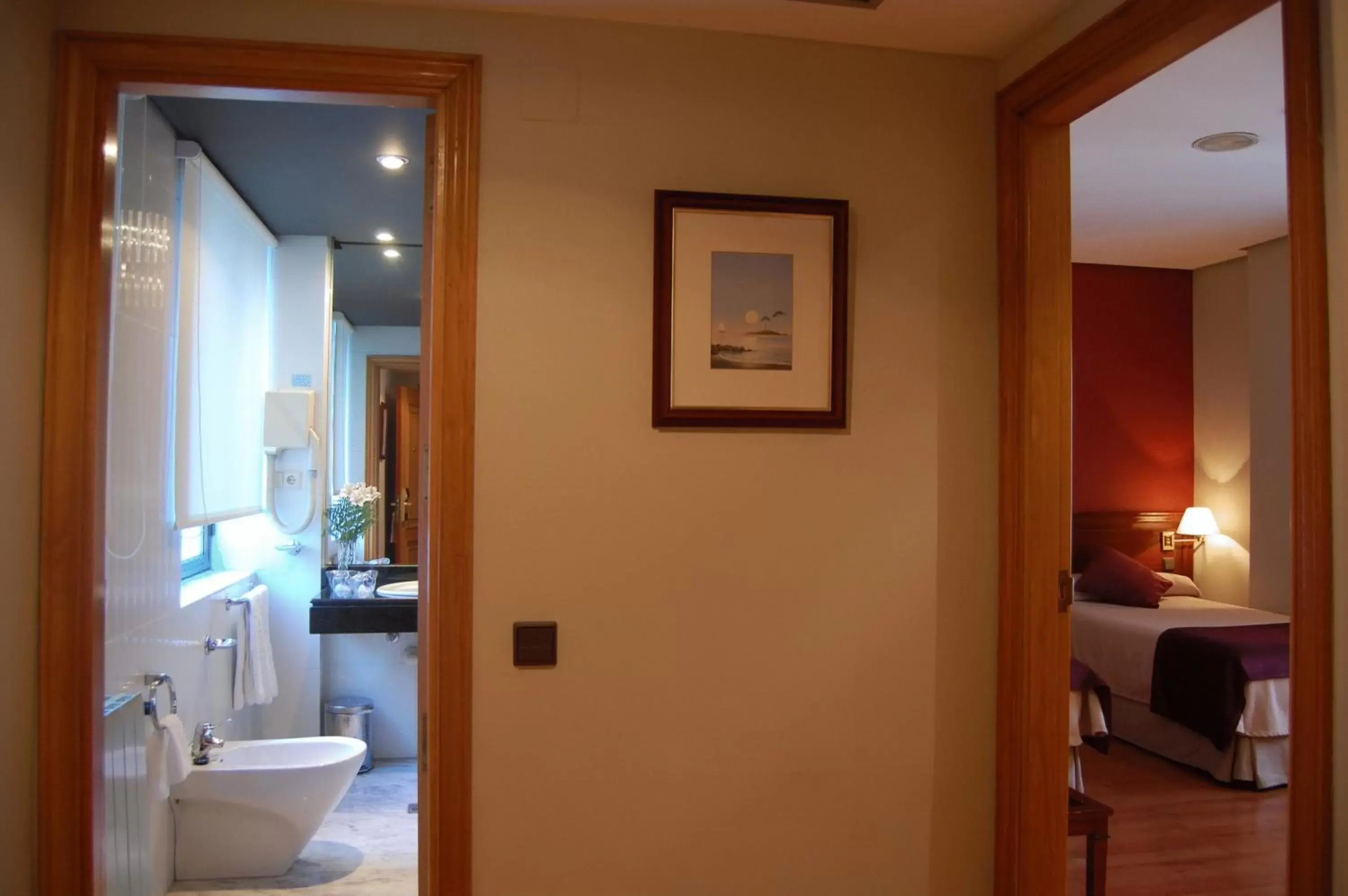 Photo of the whole room, Bathroom in Sercotel Felipe IV