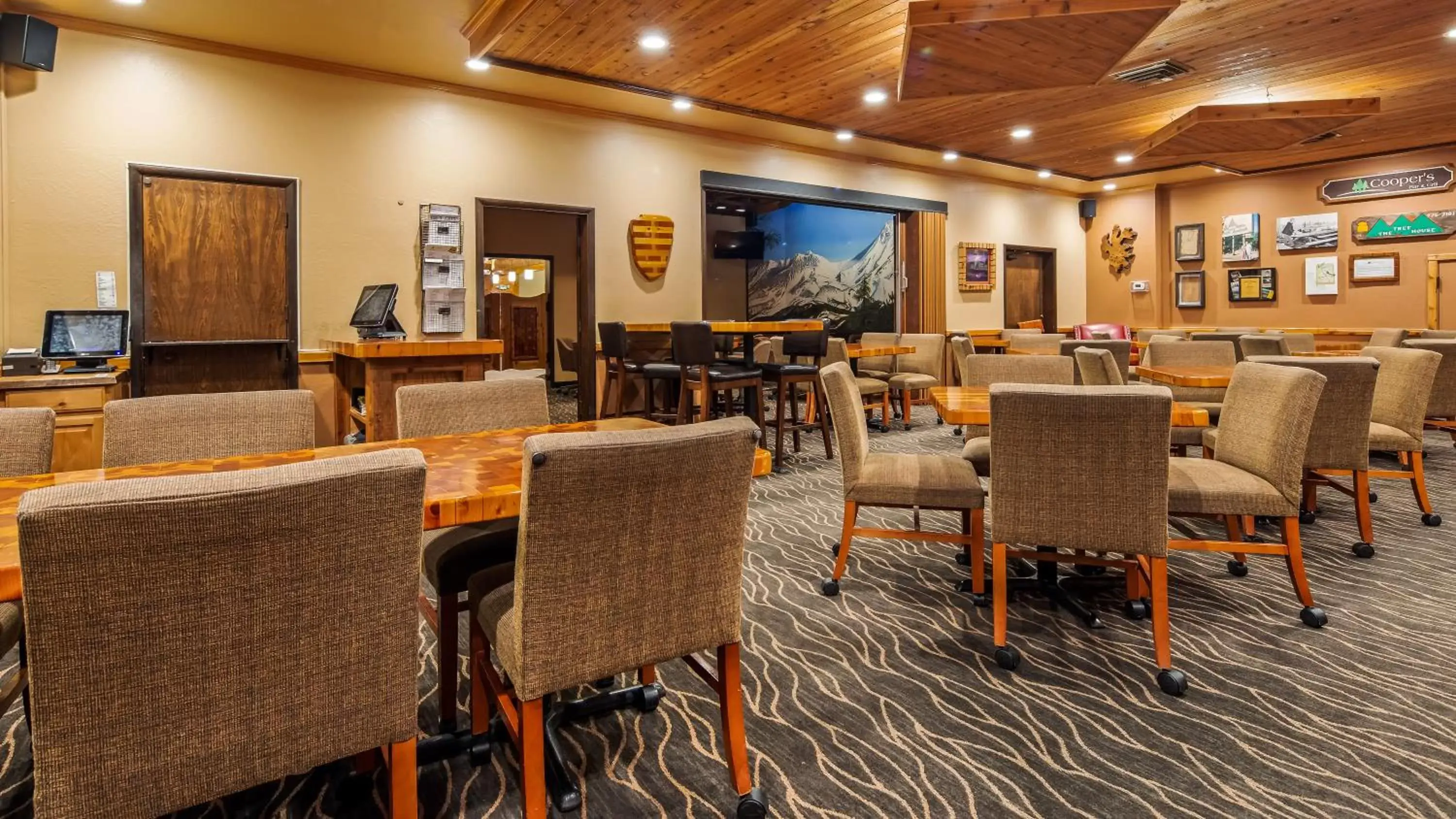 Lounge or bar, Restaurant/Places to Eat in Best Western Plus Tree House