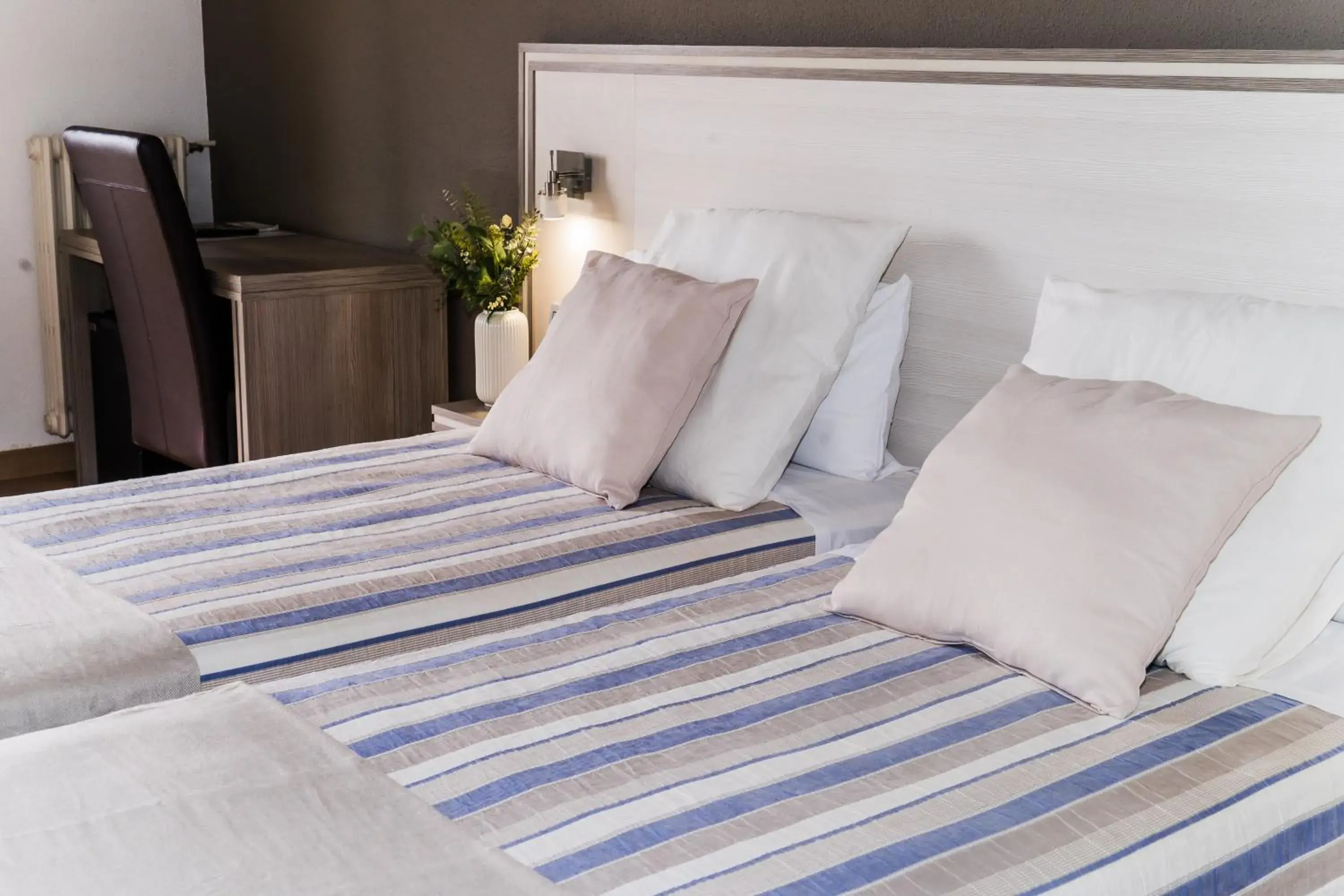 Photo of the whole room, Bed in Hotel Planas Photo of the whole room, Bed in Hotel Planas