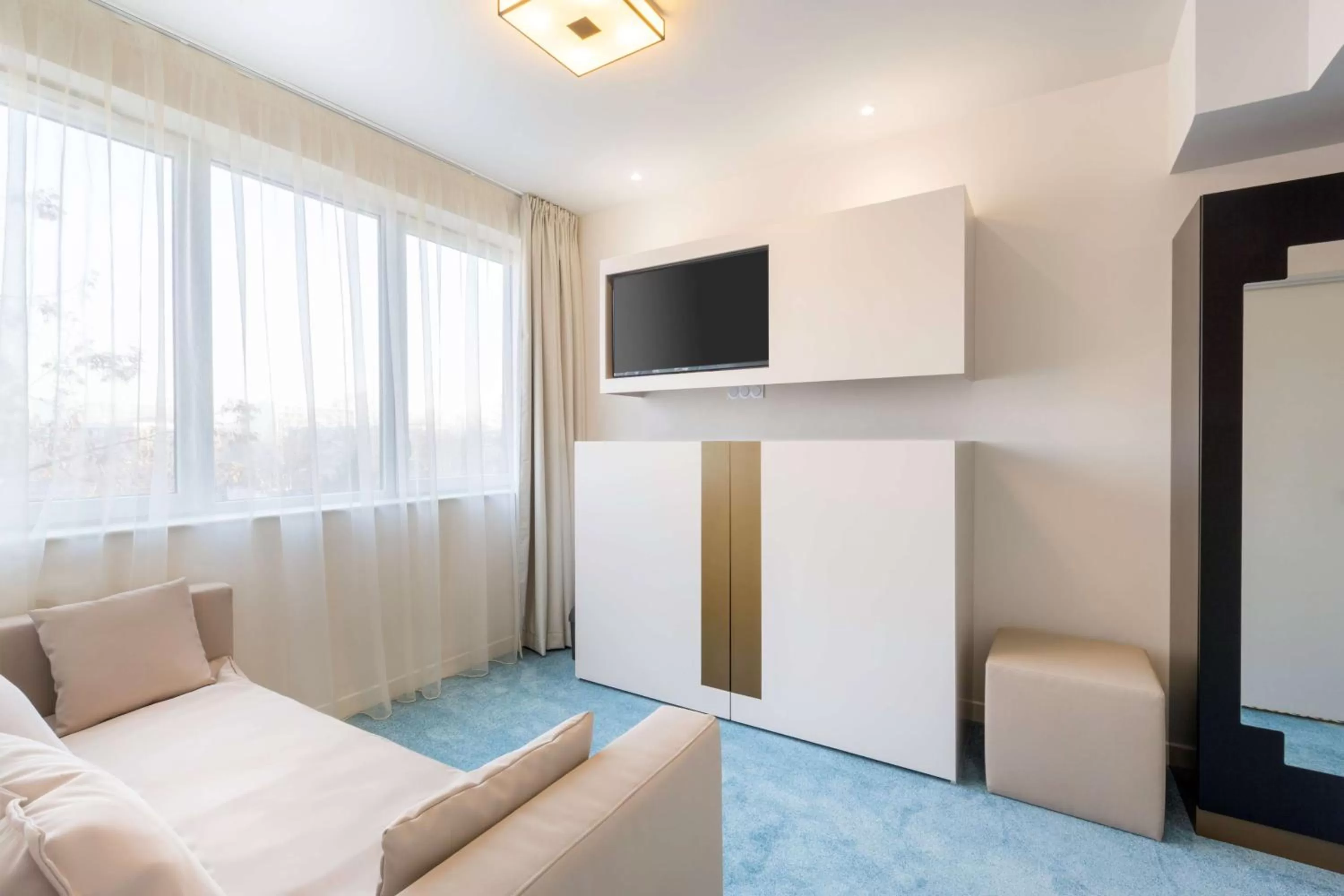 Photo of the whole room, Bed in Best Western Hôtel Journel Paris Sud