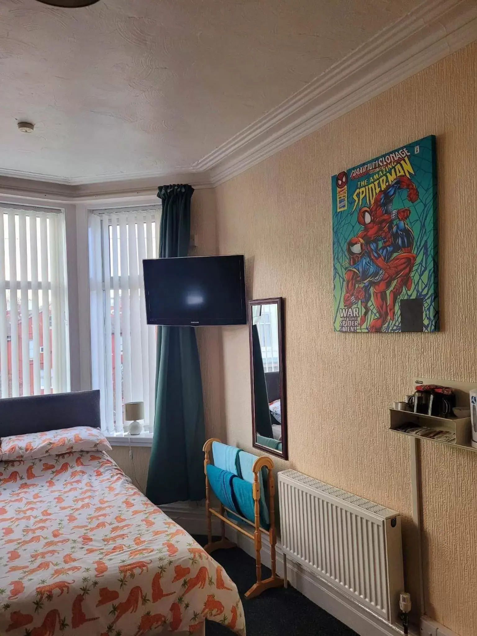 Bed, TV/Entertainment Center in The Clevedon