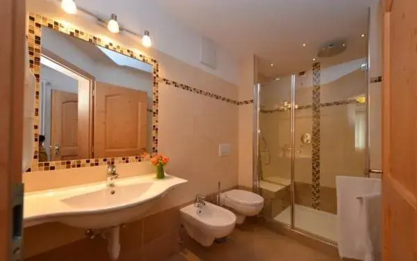 Bathroom in Hotel Zirmes