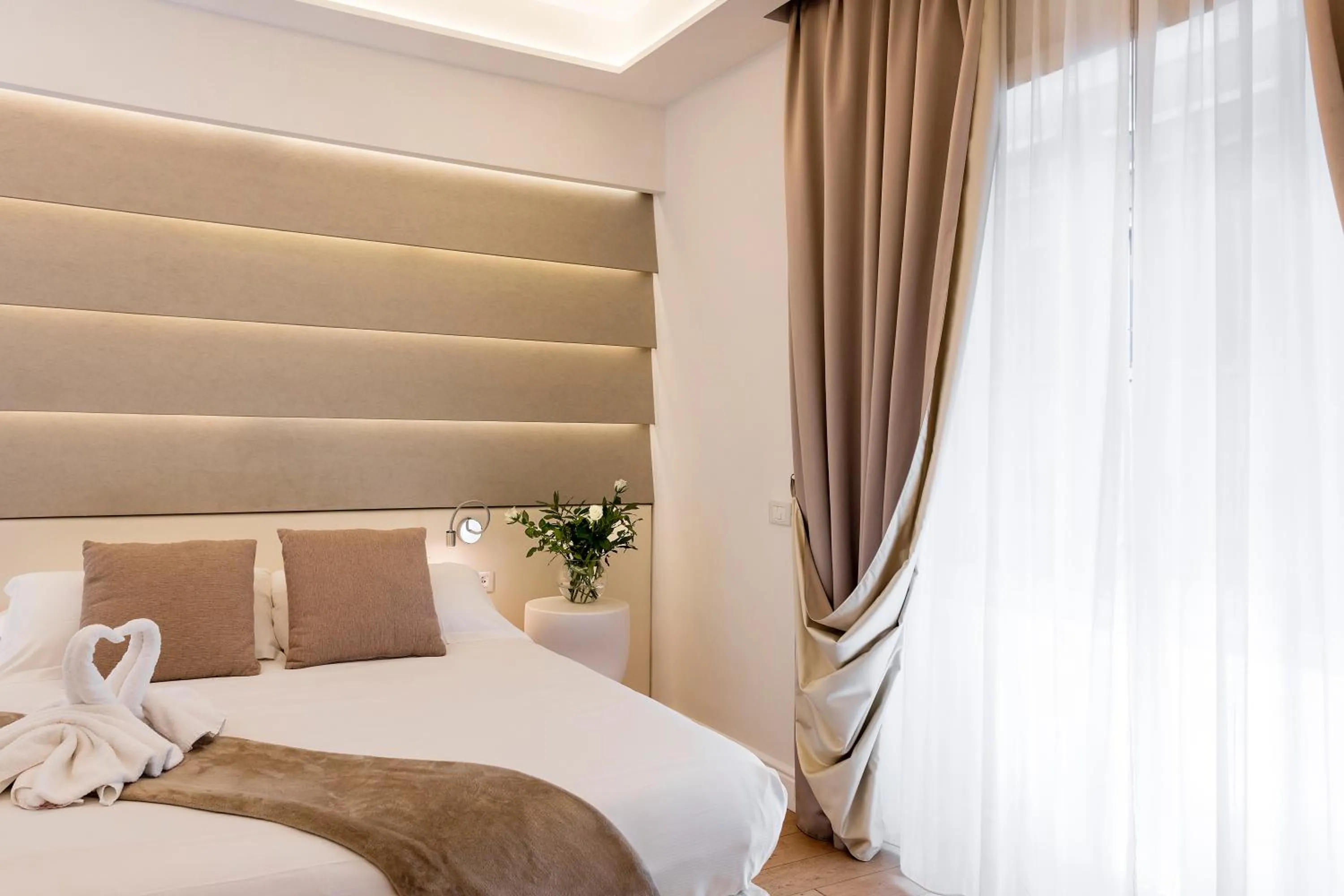 Bedroom, Bed in Vatican Style