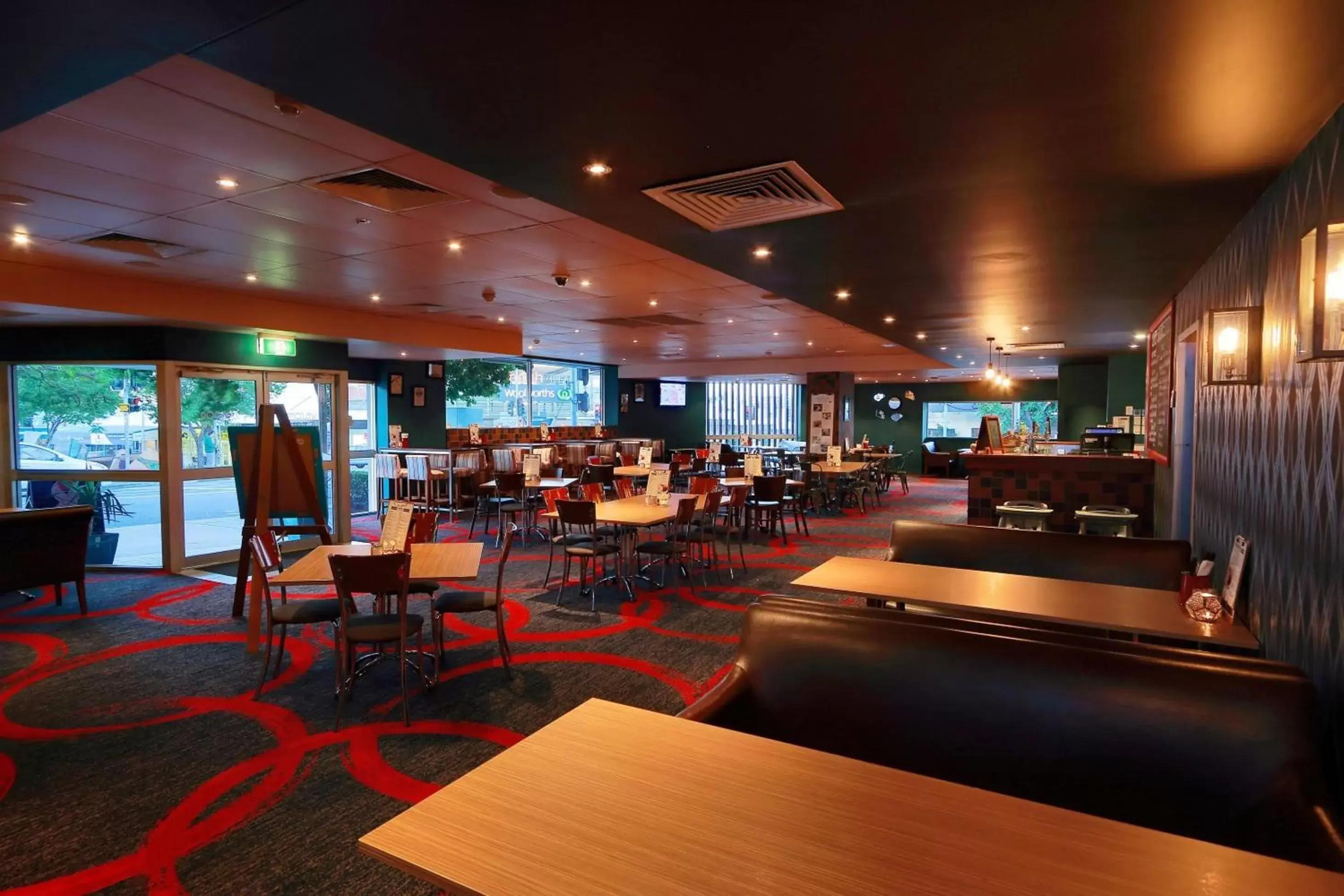 Lounge or bar, Restaurant/Places to Eat in Prince of Wales Hotel