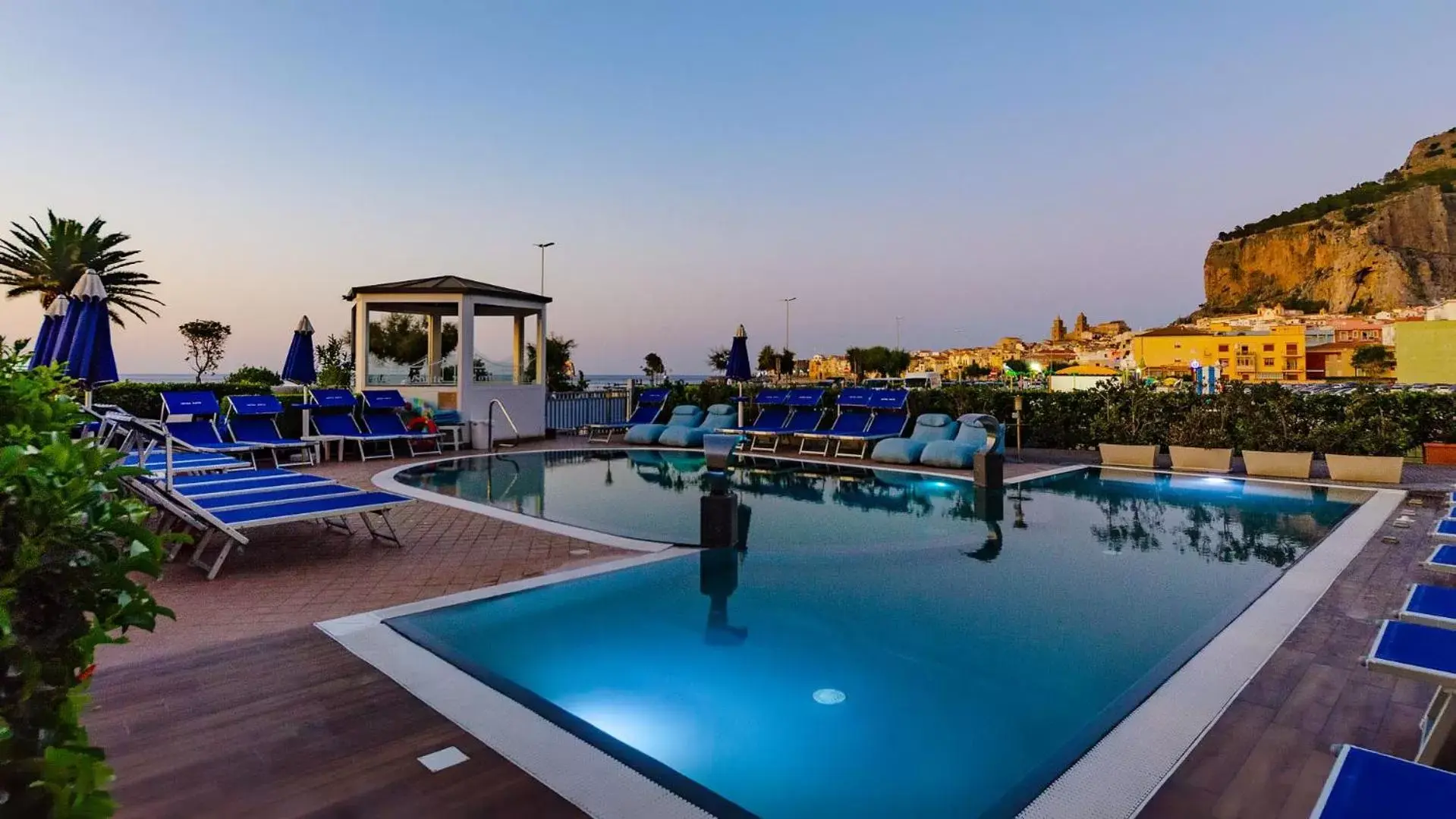 Swimming Pool in Astro Suite Hotel