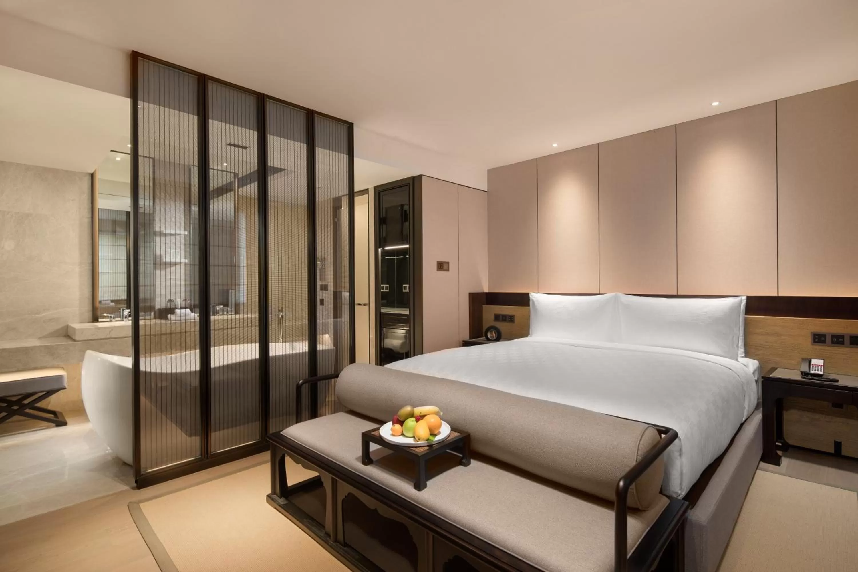 Photo of the whole room, Bed in HUALUXE Xi'an Tanghua by IHG