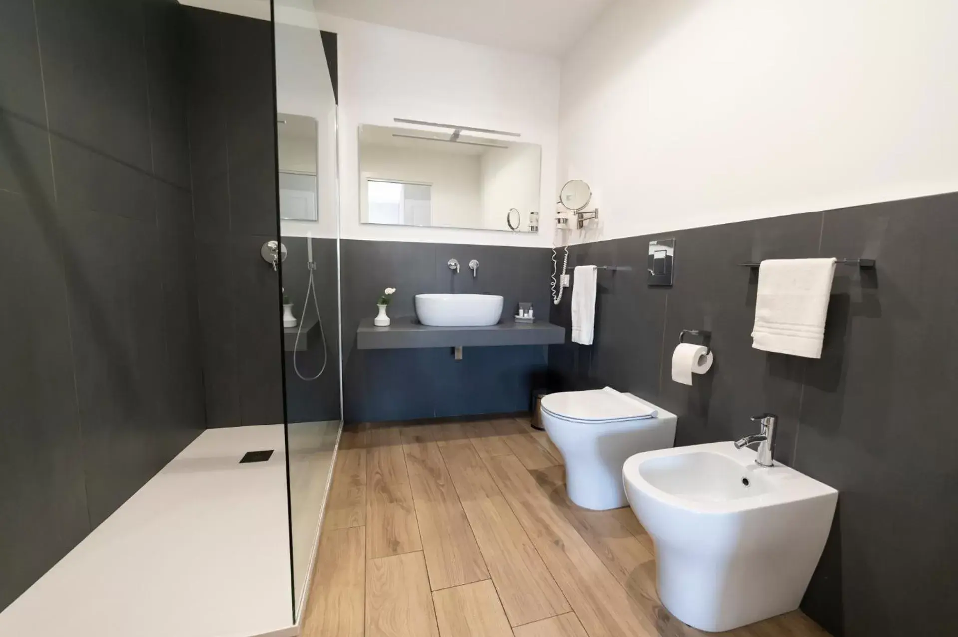 Bathroom in Ruggero Settimo - Room & Suite