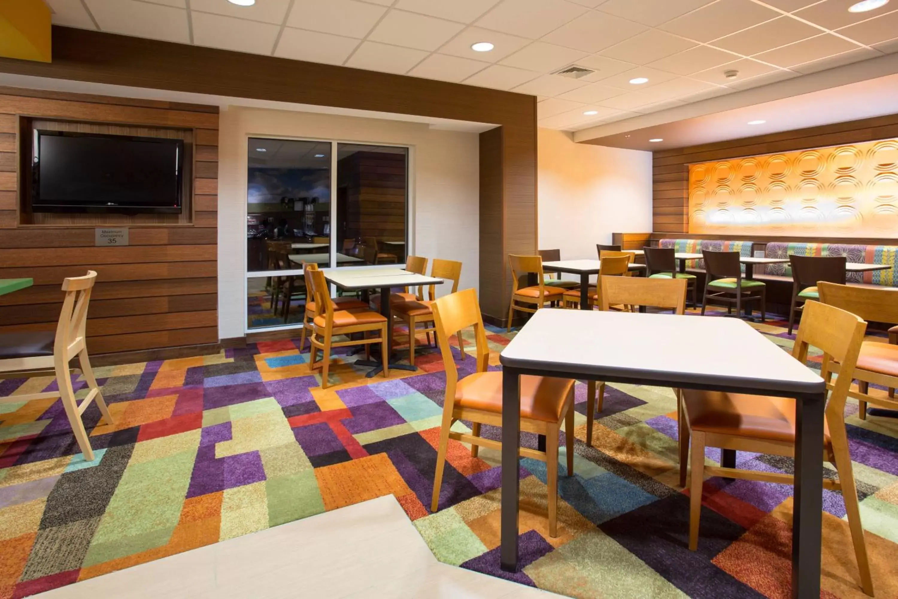 Breakfast, Restaurant/Places to Eat in Fairfield Inn & Suites by Marriott Boston Milford