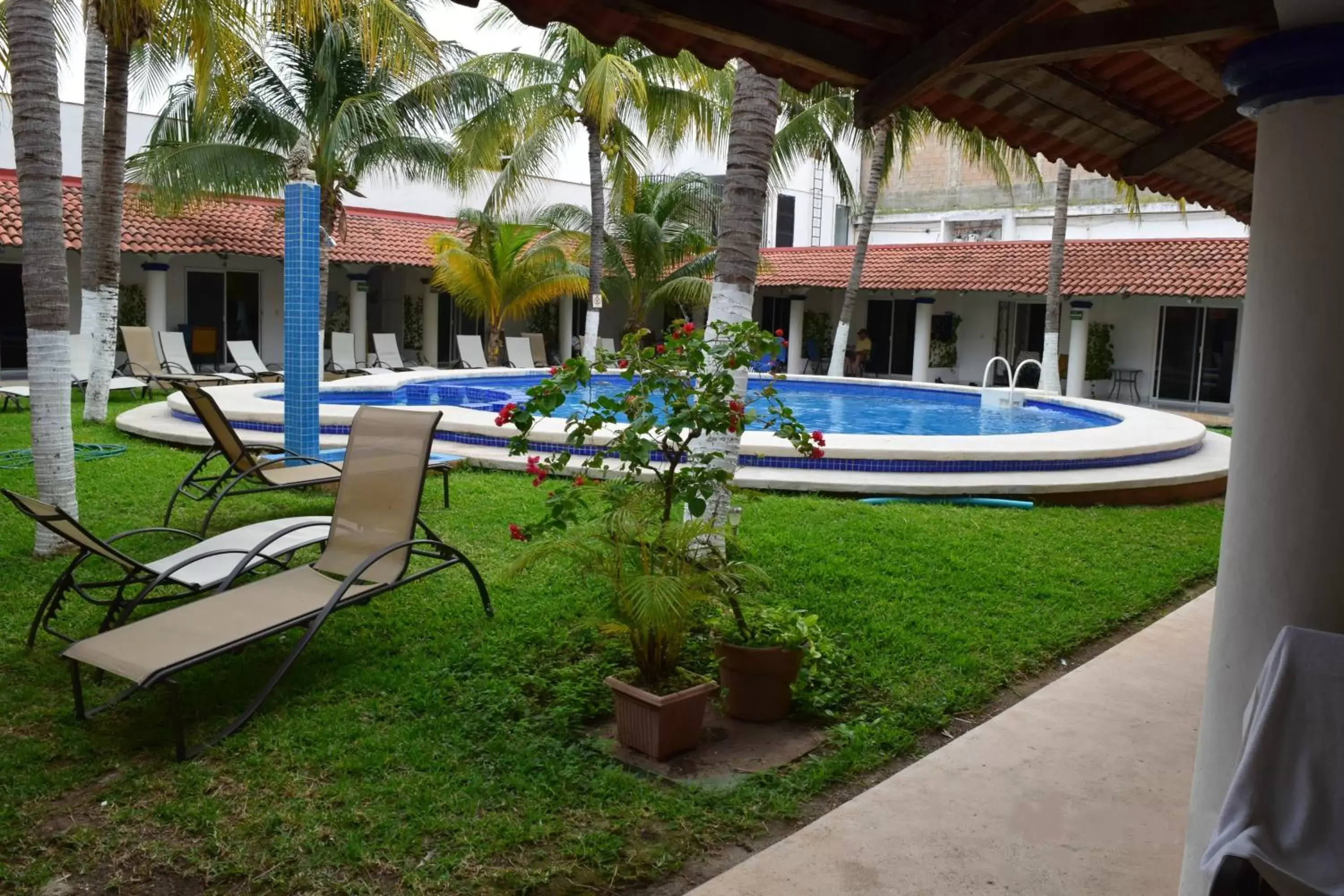 Garden view, Swimming Pool in Hotel Plaza Almendros