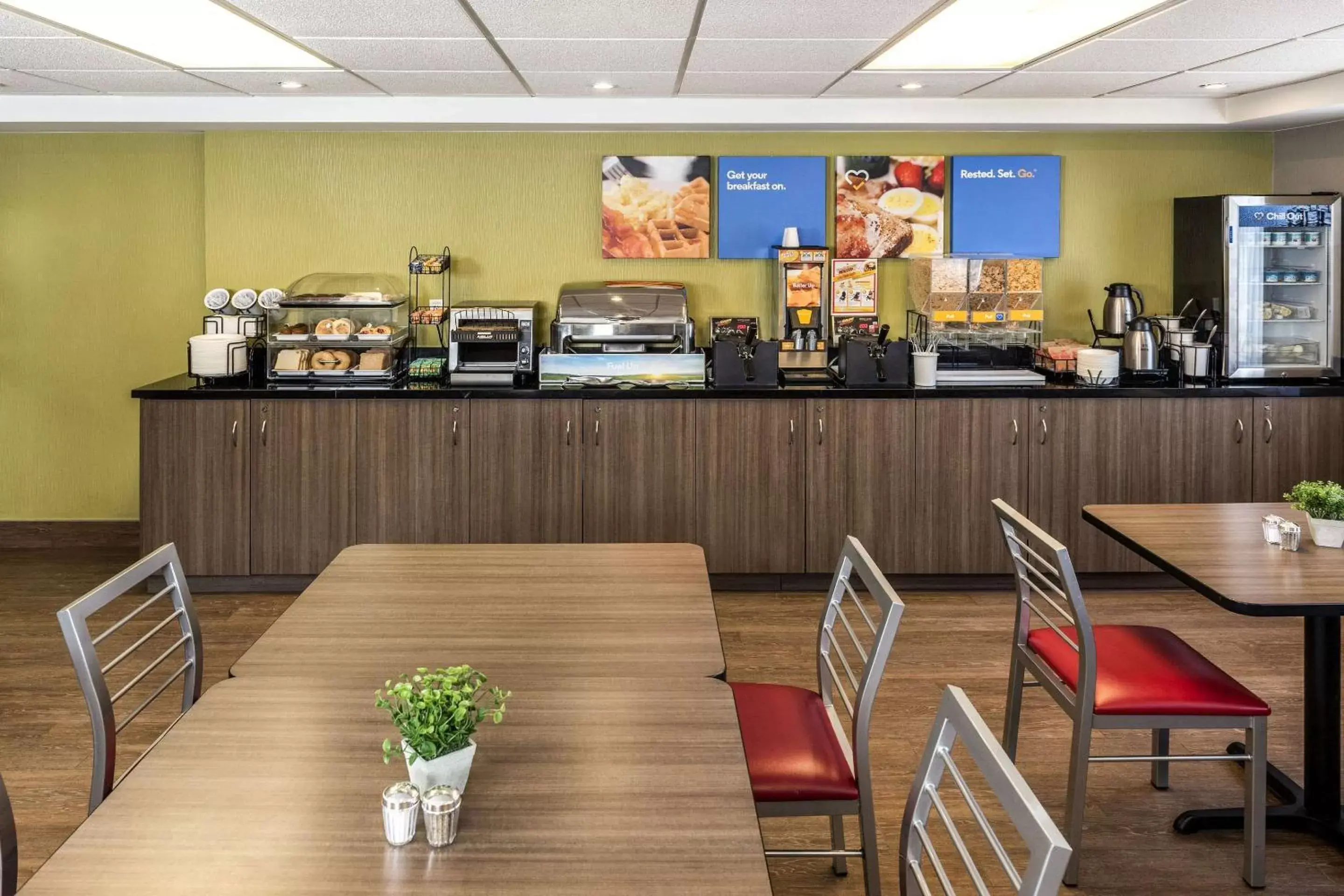 Restaurant/Places to Eat in Comfort Inn Fredericton