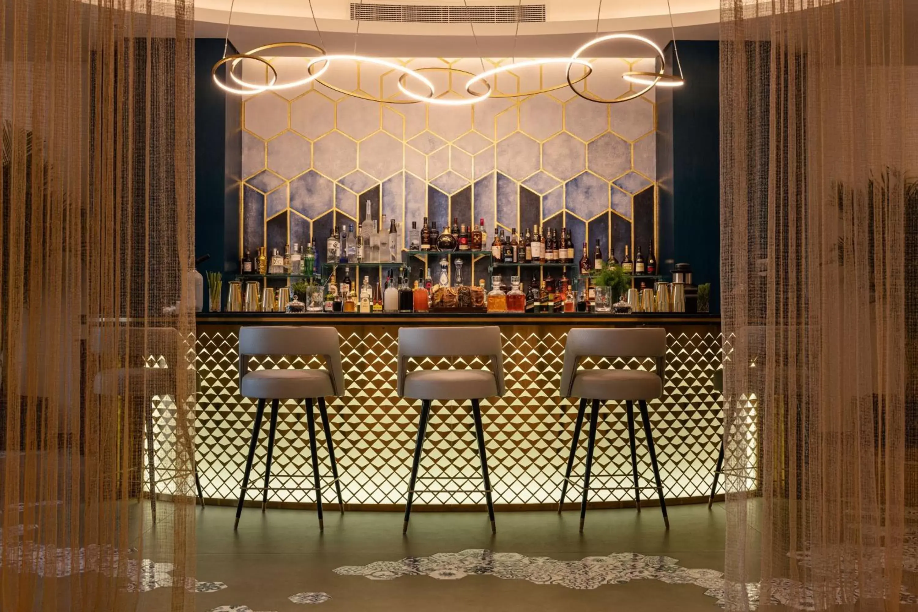 Restaurant/places to eat, Lounge/Bar in The St. Regis Saadiyat Island Resort, Abu Dhabi