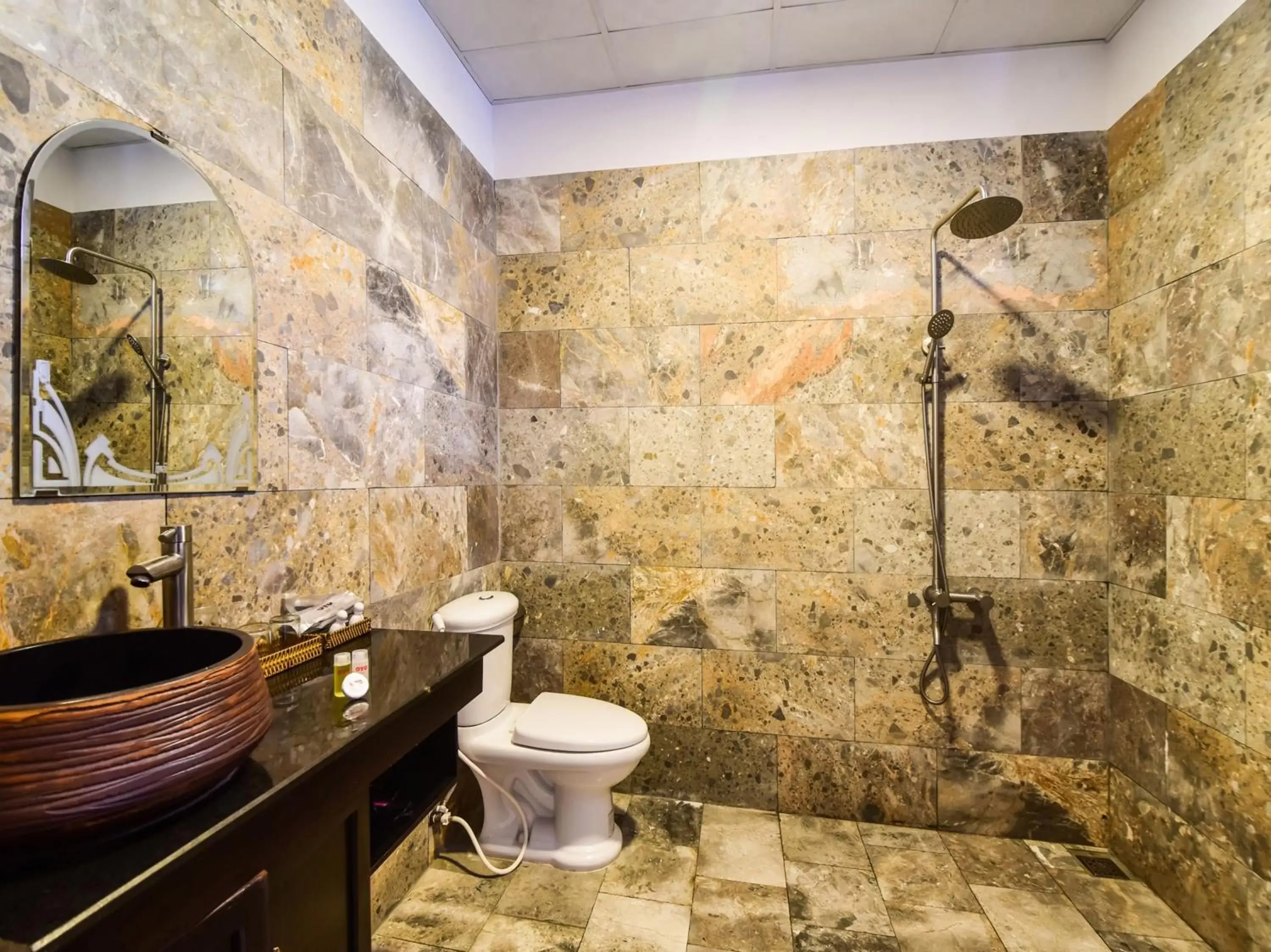 Bathroom in OYO 473 Suburban Villa