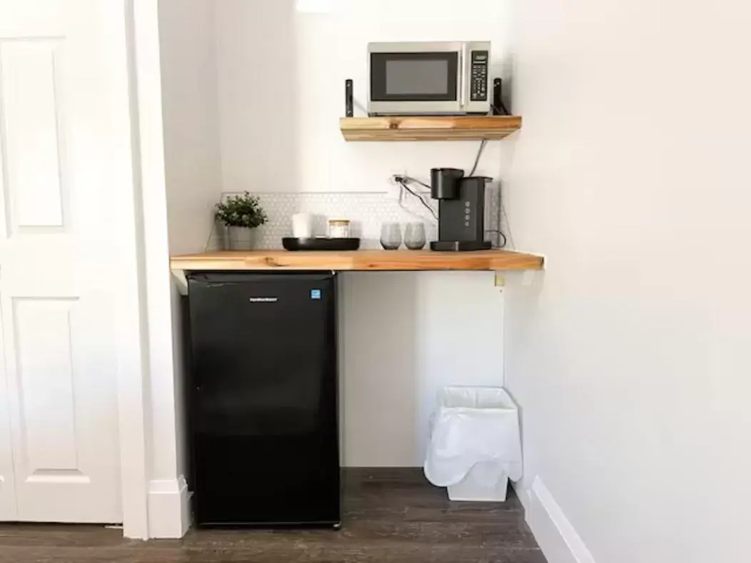 Kitchen/Kitchenette in Sleeping Giant BNB