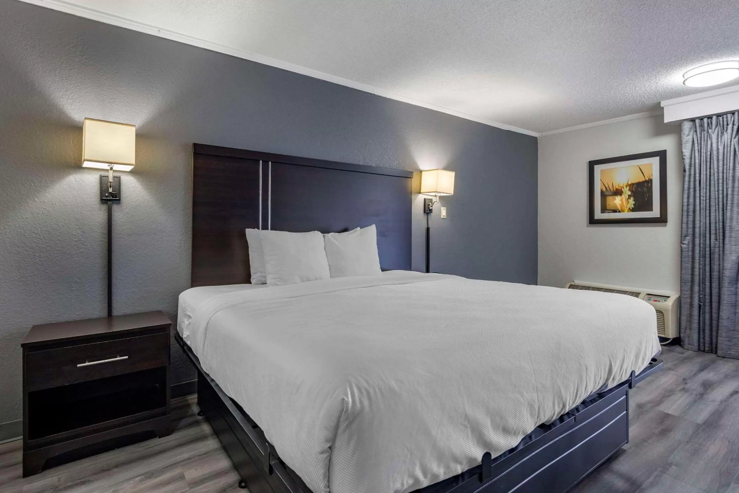 Bedroom, Bed in Suburban Studios Rock Hill Northeast I-77