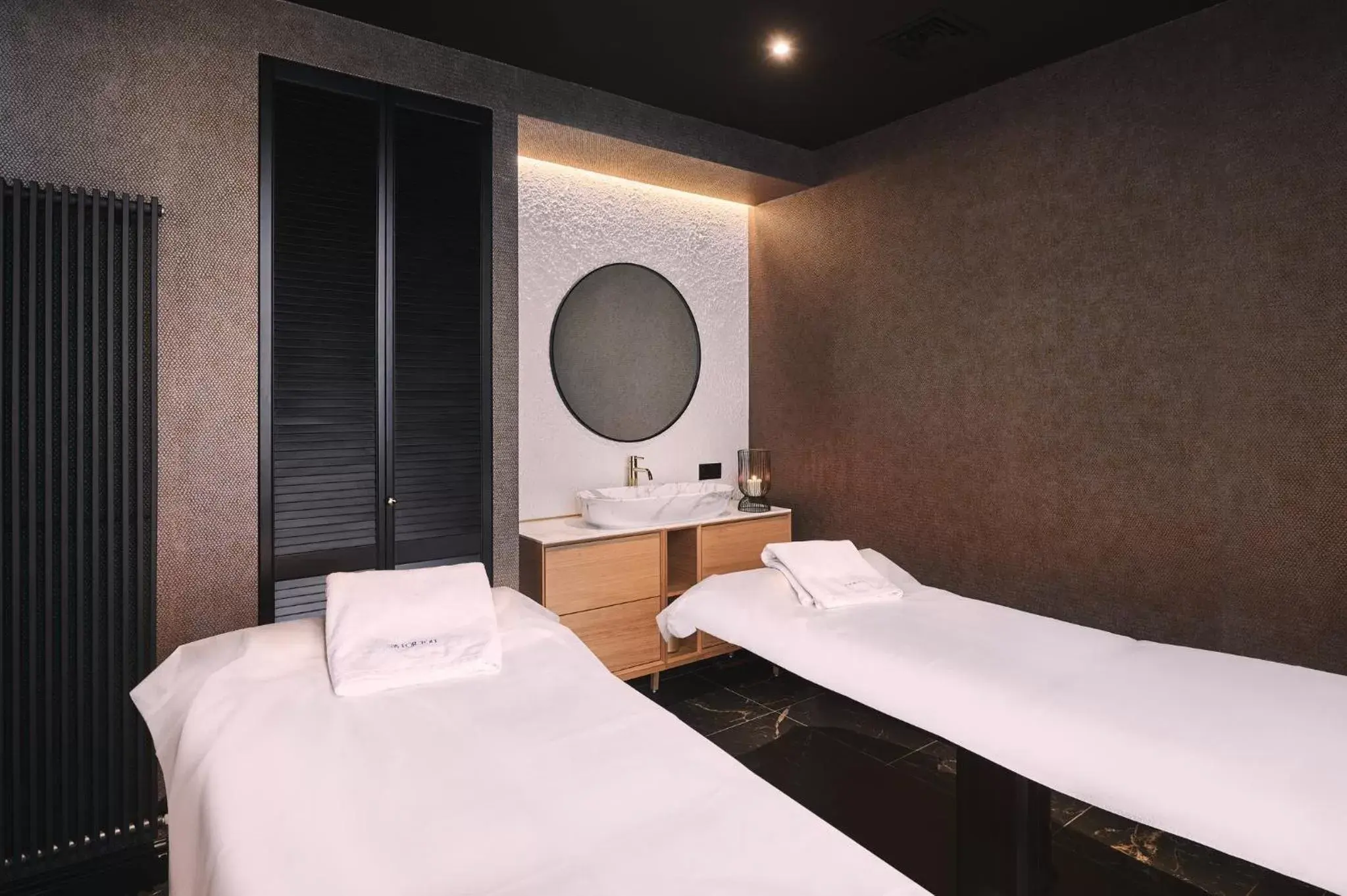 Spa and wellness centre/facilities, Bed in InterContinental Warszawa, an IHG Hotel