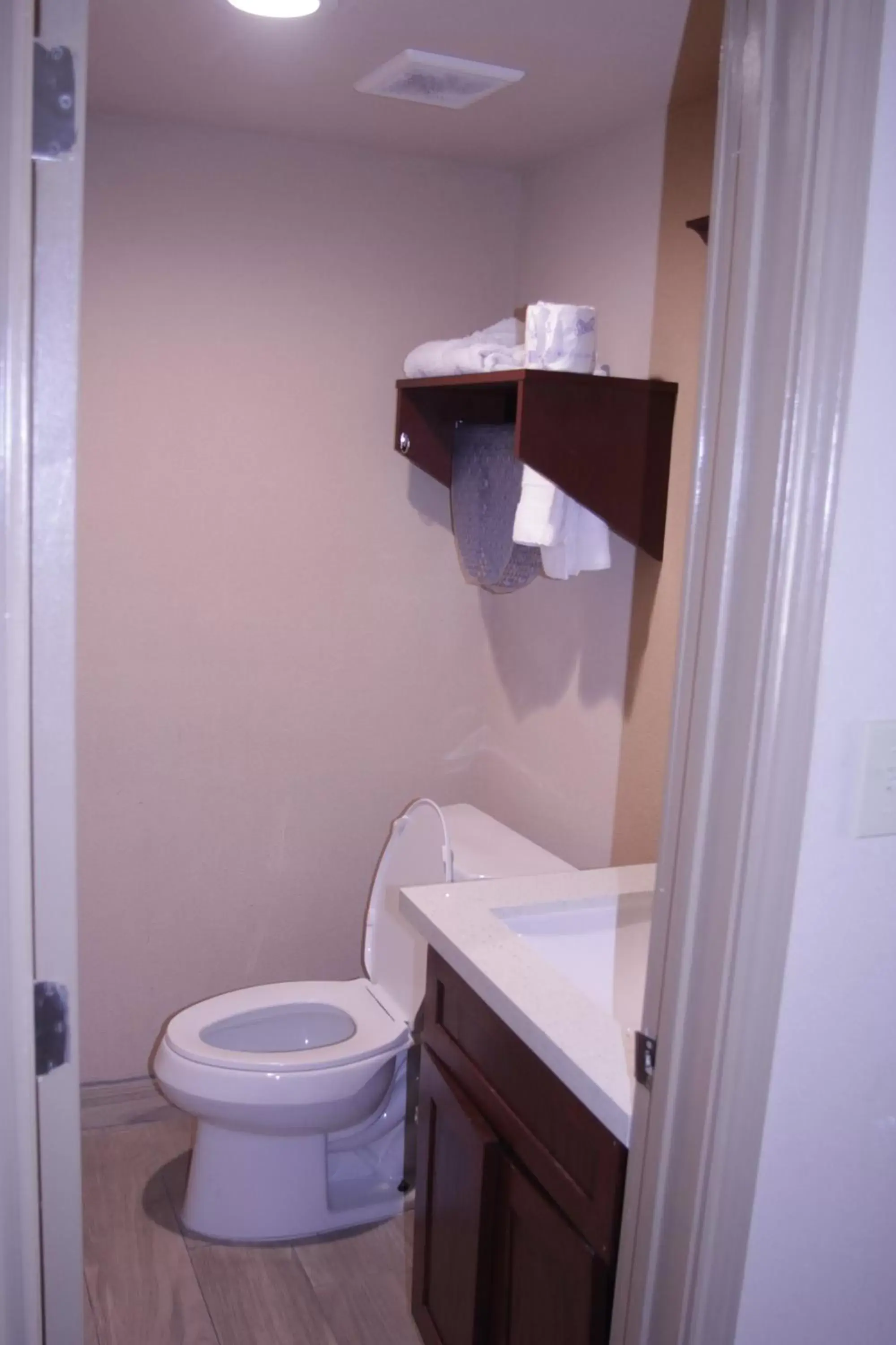 Toilet, Bathroom in Americas Best Value Inn Port Aransas