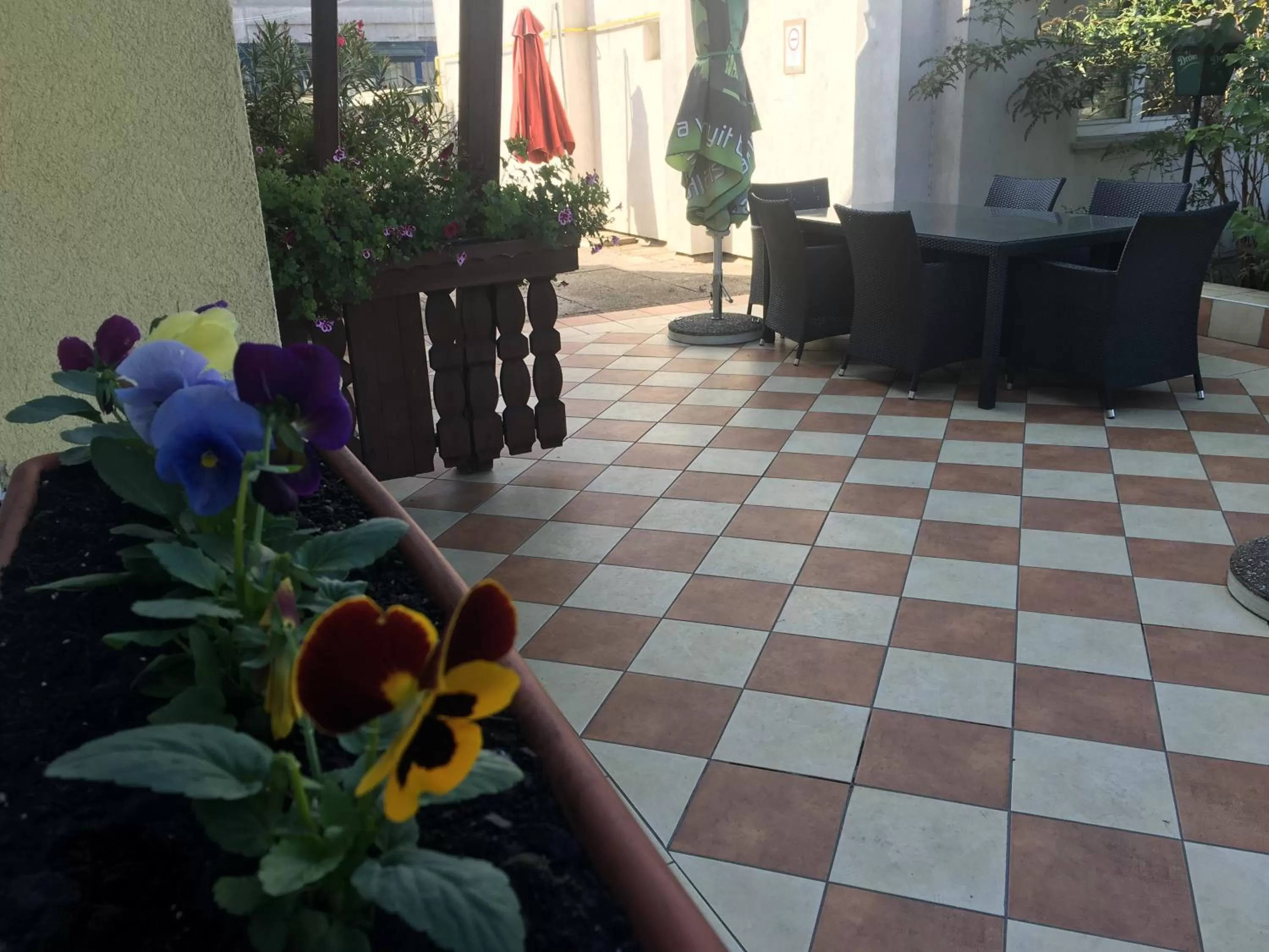 Patio in Romantik Étterem - Panzió