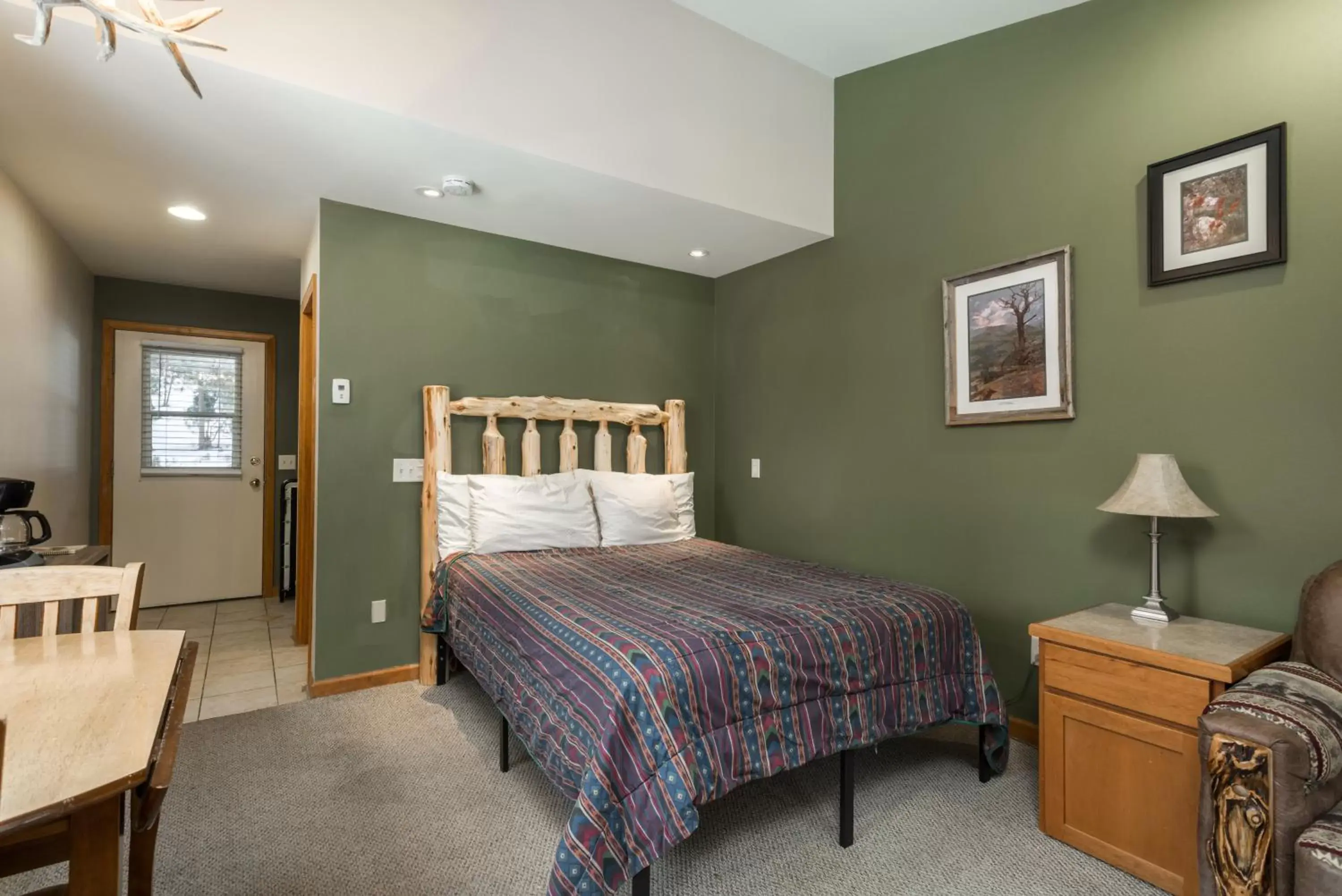 Bed in Ponderosa Lodge Bed in Ponderosa Lodge