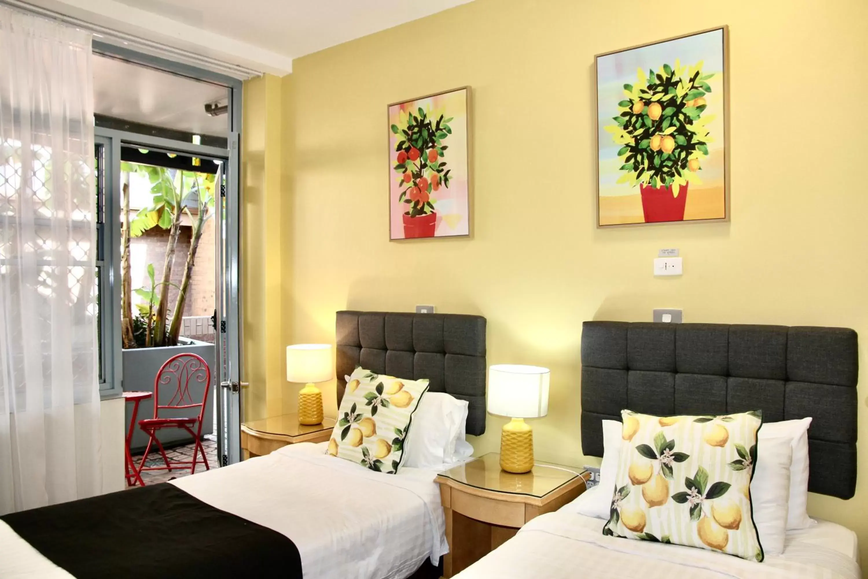 Bed in Mariners Court Hotel Sydney Bed in Mariners Court Hotel Sydney