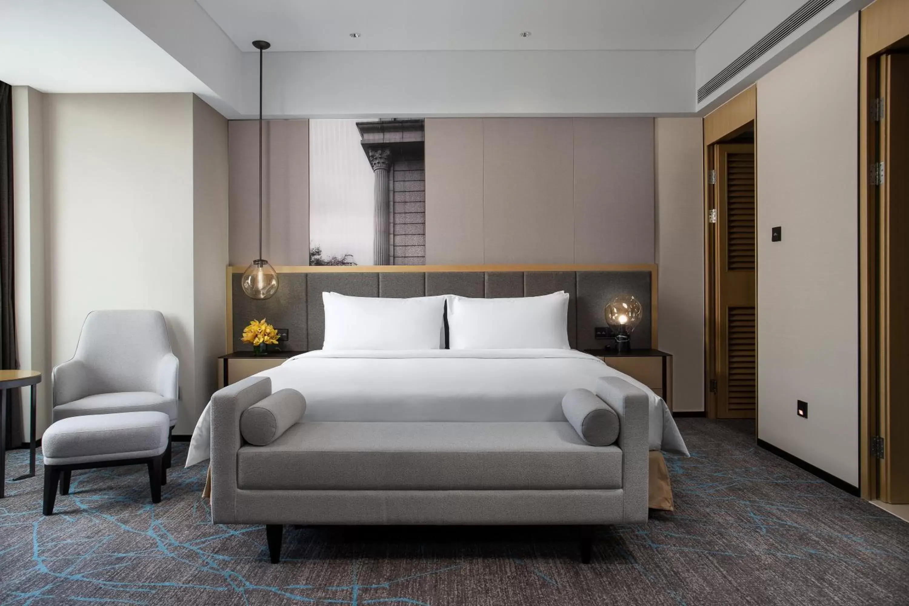 Bedroom, Bed in Crowne Plaza Shanghai Fudan, an IHG Hotel