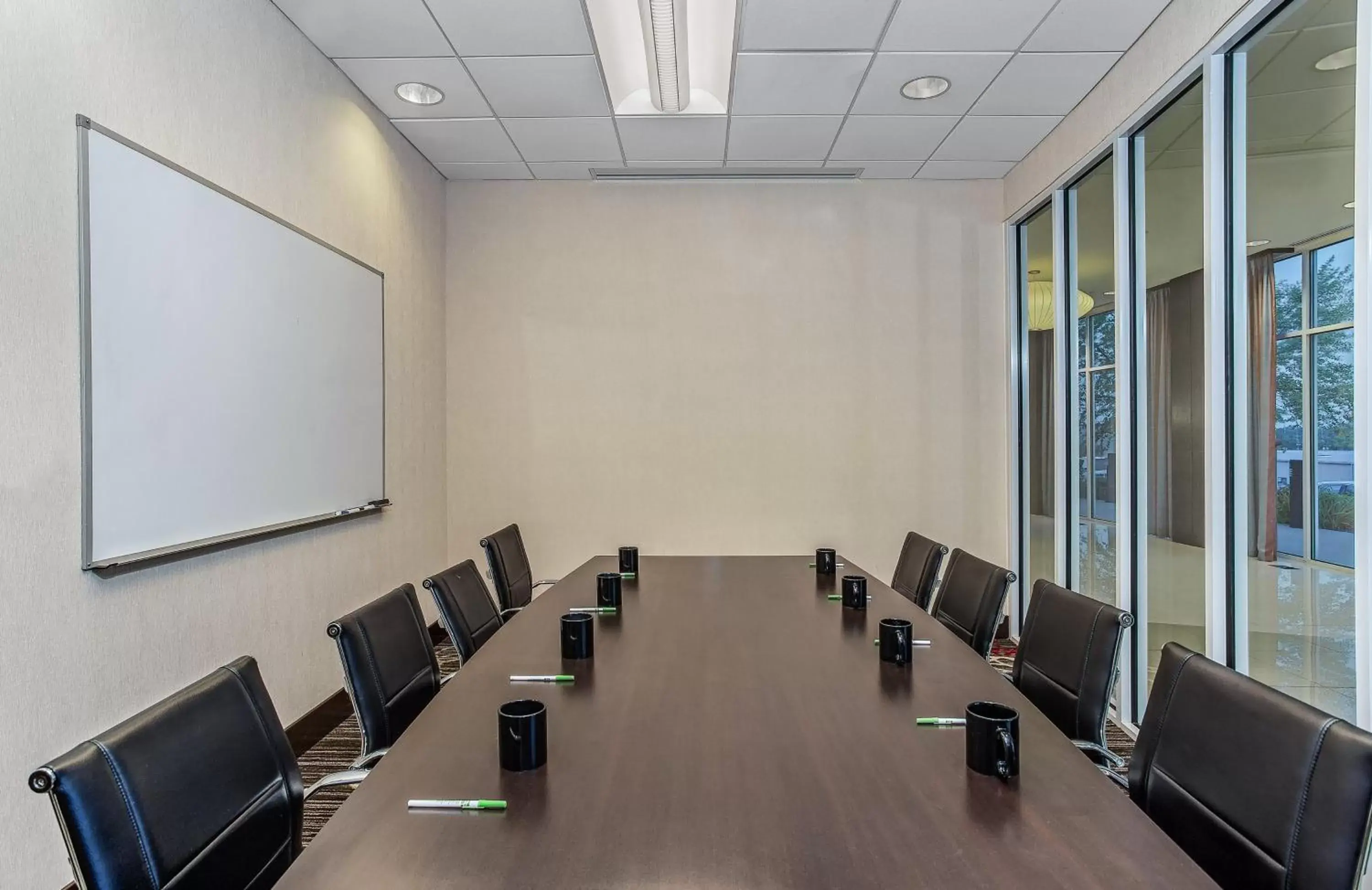 Meeting/conference room in Holiday Inn Louisville Airport - Fair/Expo, an IHG Hotel