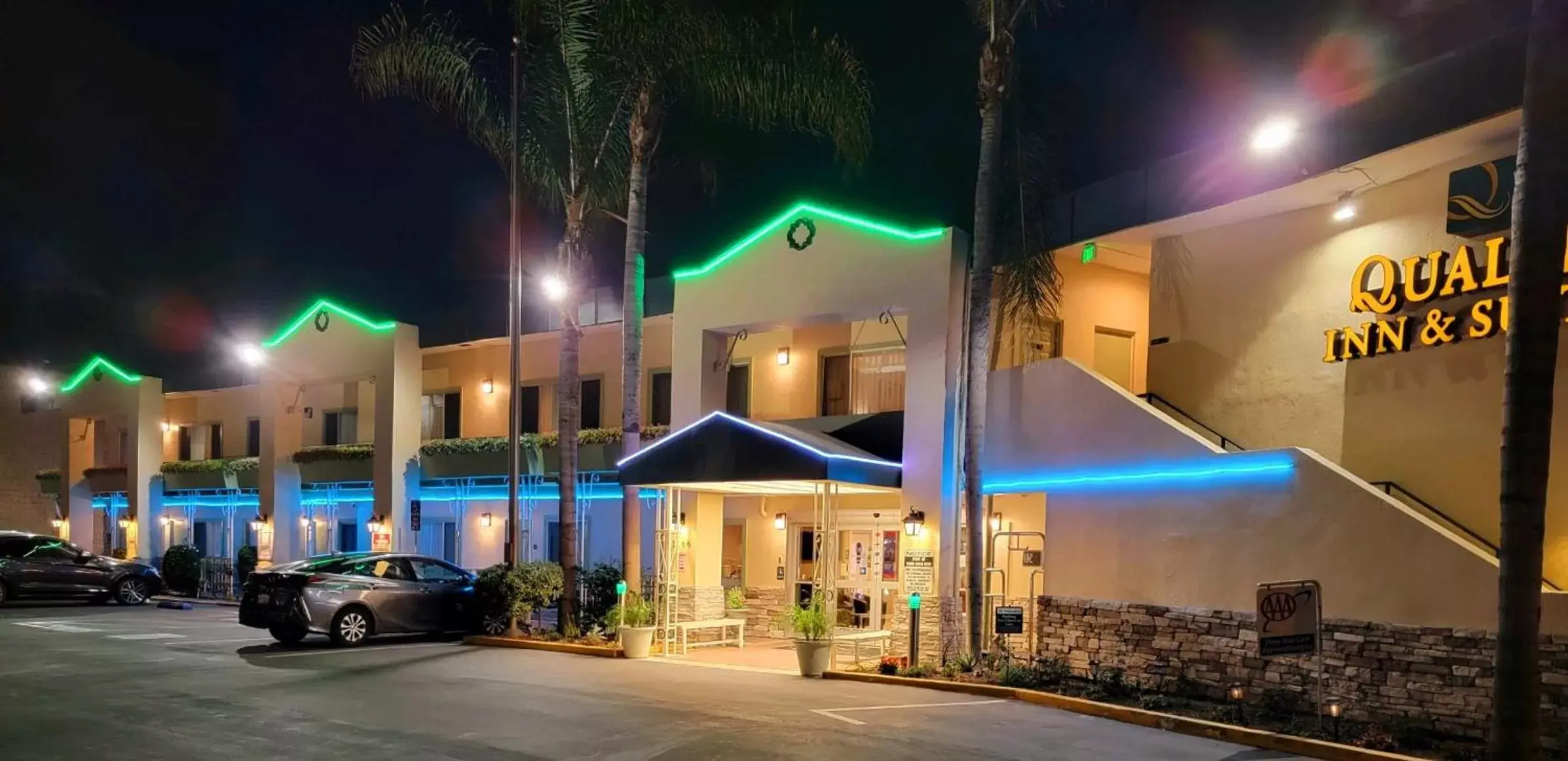 Night, Property Building in Quality Inn & Suites Anaheim at the Park