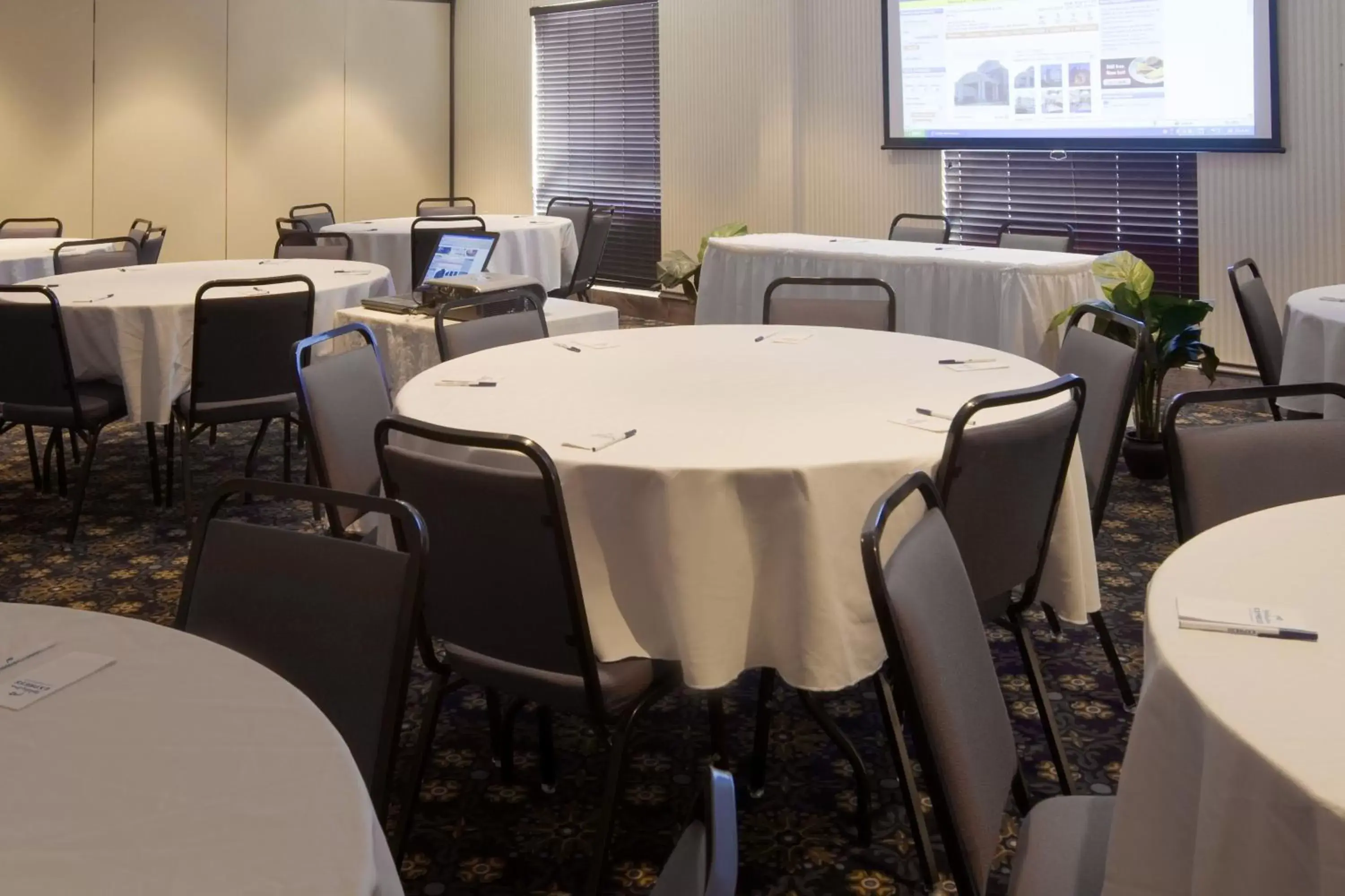 Meeting/conference room in Holiday Inn Express Hotel & Suites Lucedale, an IHG Hotel