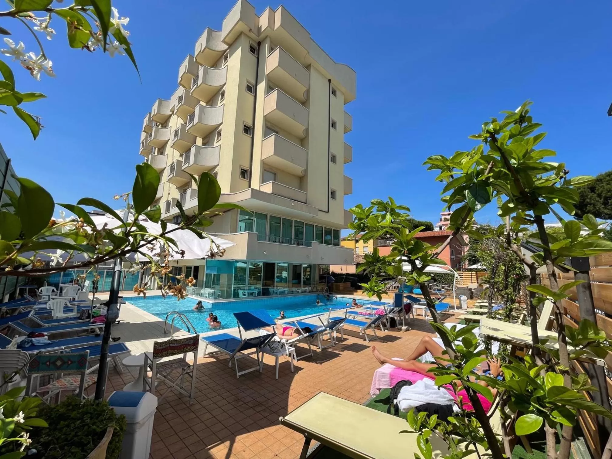 Property building in Hotel Apogeo - Breakfast Experience