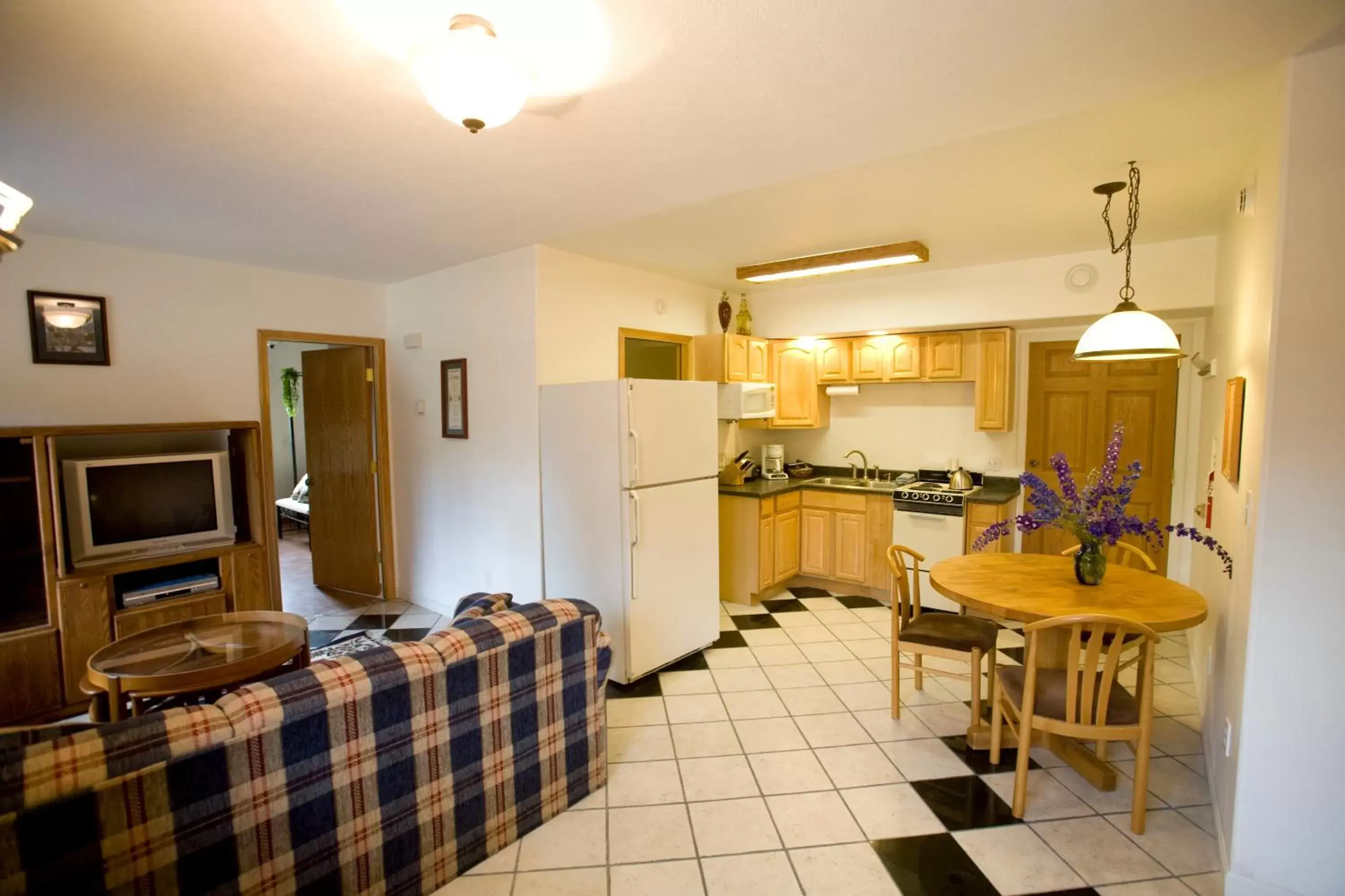 Photo of the whole room, Kitchen/Kitchenette in Abbey Archway Inn