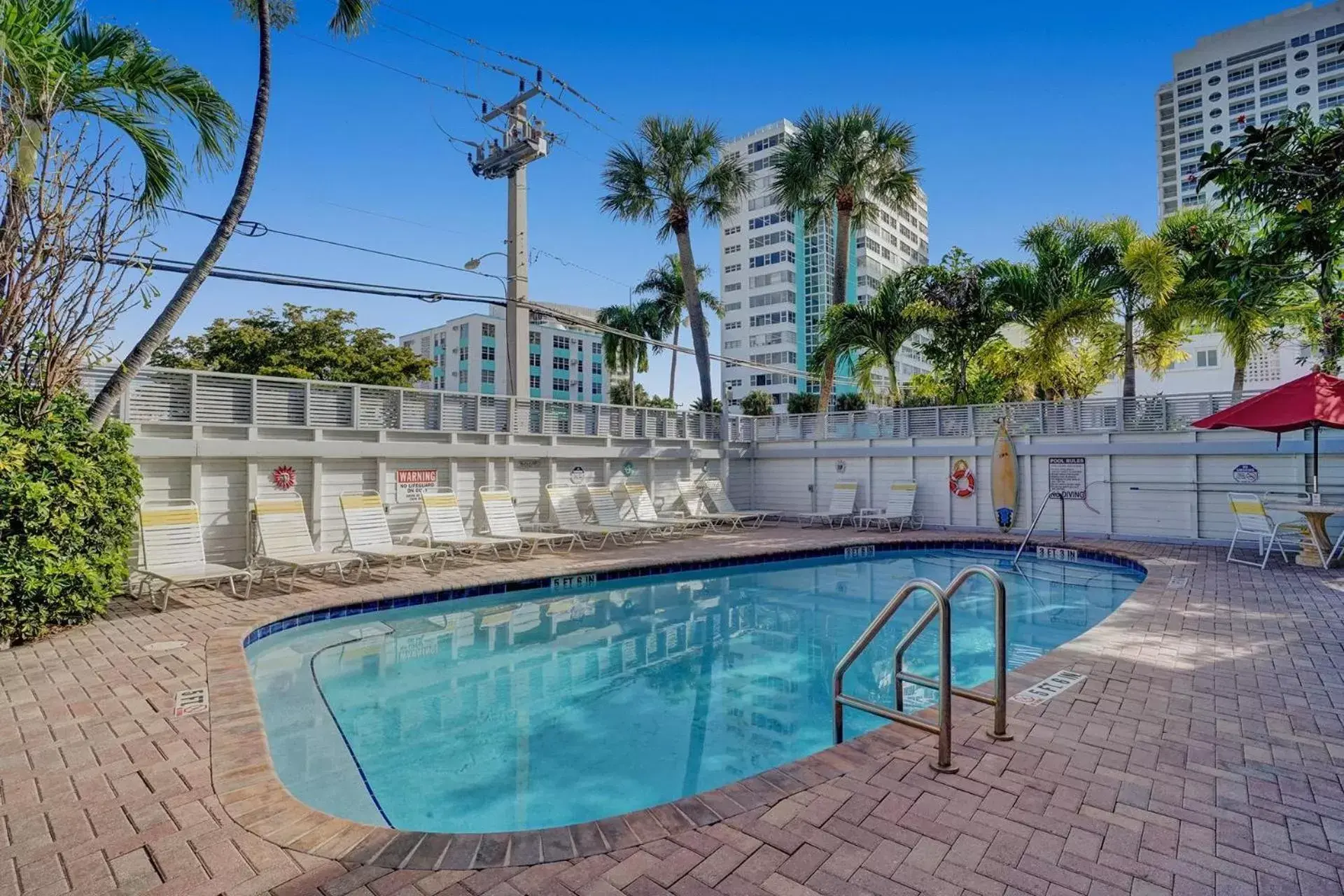 Swimming Pool in The Worthington Resorts - Clothing Optional - Men Only - Solo hombres