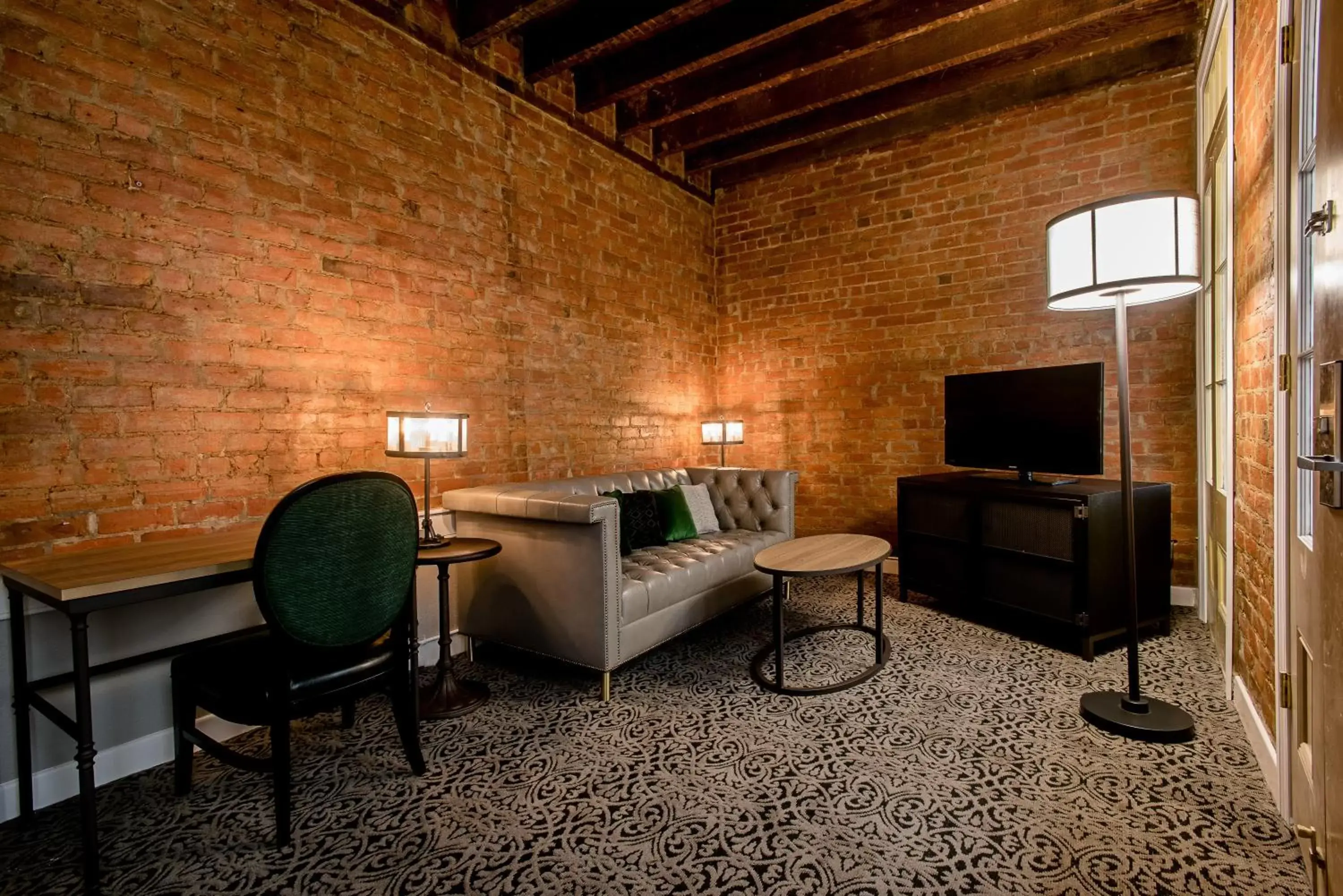 Photo of the whole room, Seating Area in Holiday Inn Hotel French Quarter-Chateau Lemoyne, an IHG Hotel