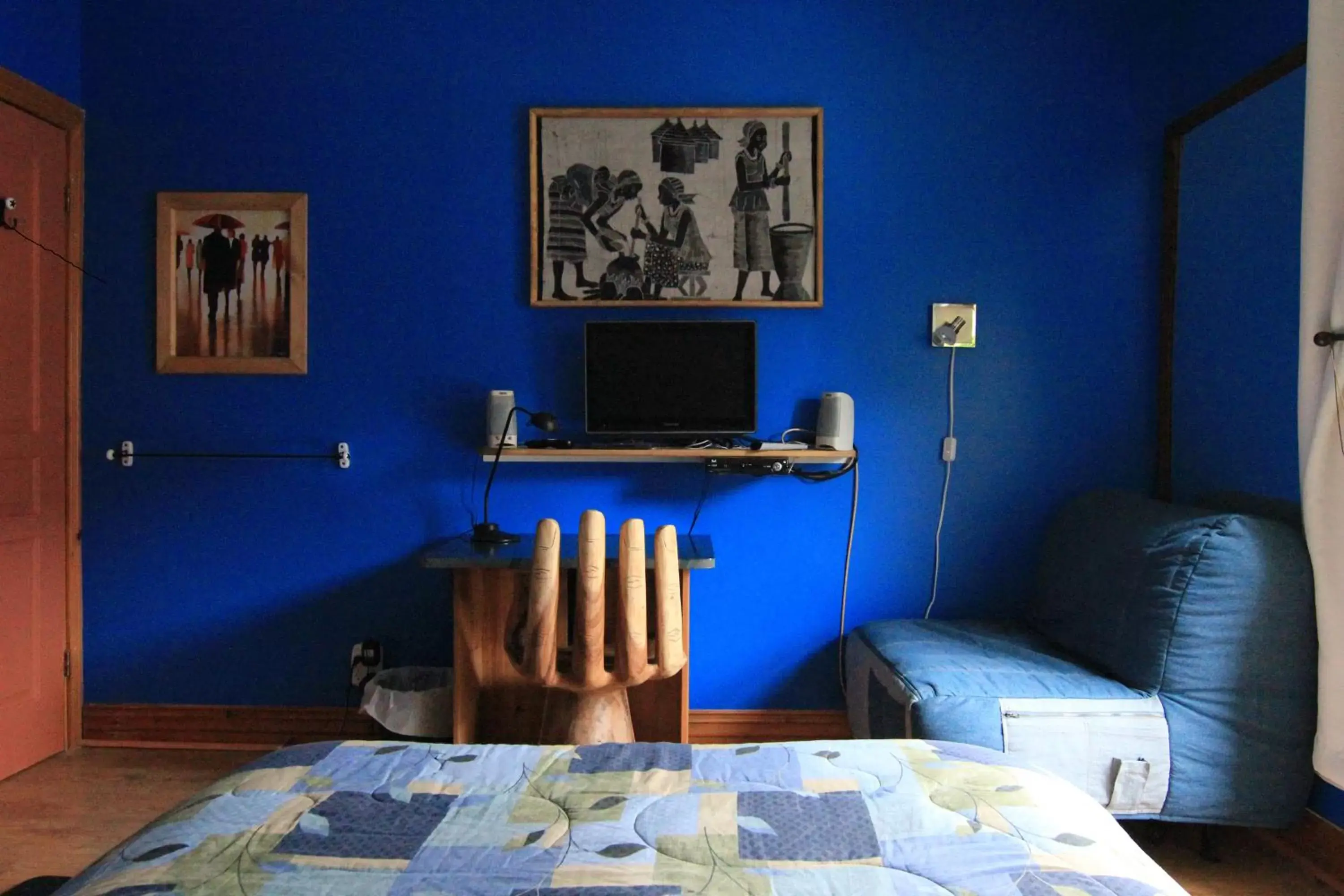 Photo of the whole room, Bed in Gite L'Imprévu
