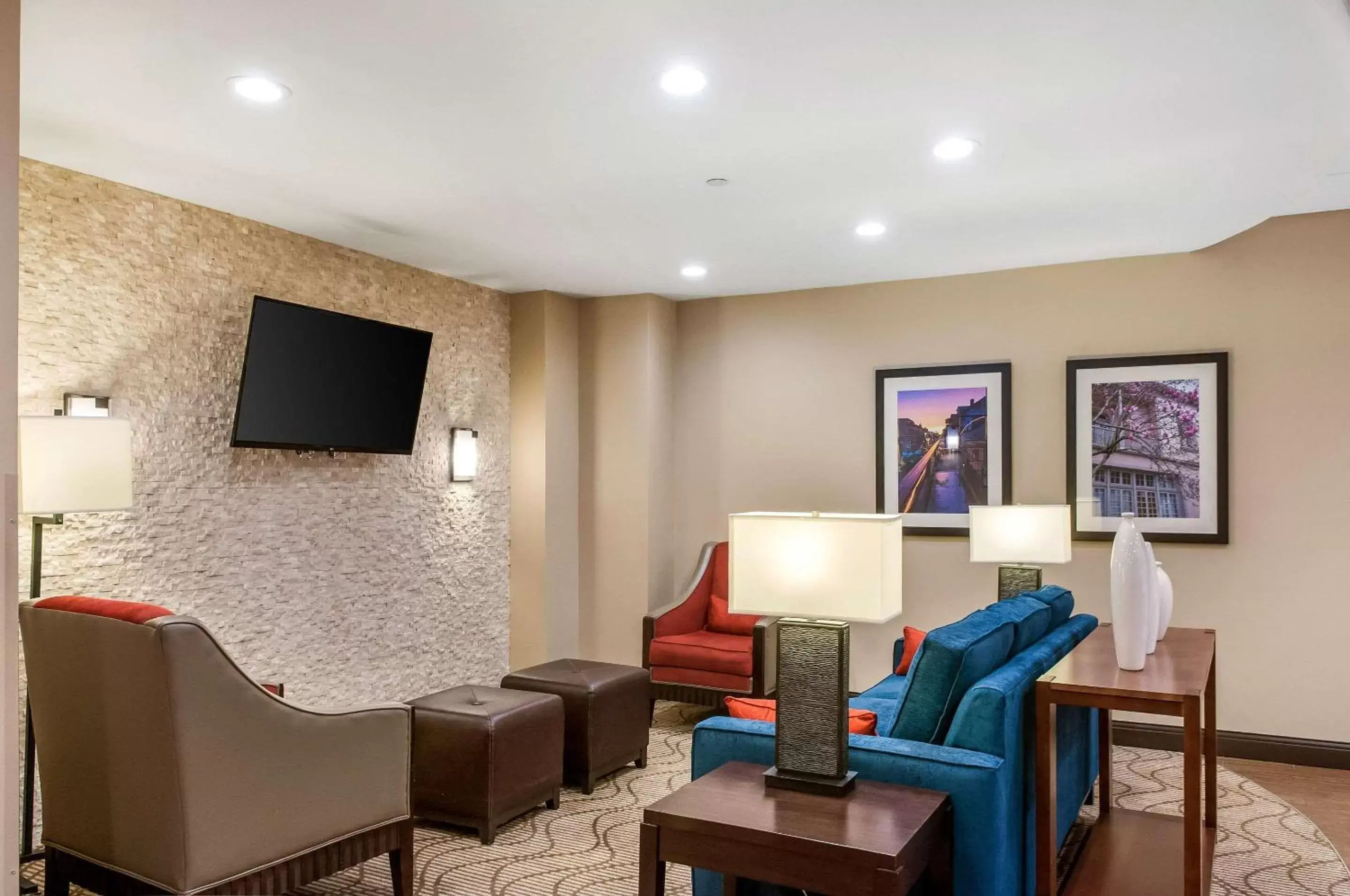 Lobby or reception, Seating Area in Comfort Inn & Suites At Copeland Tower