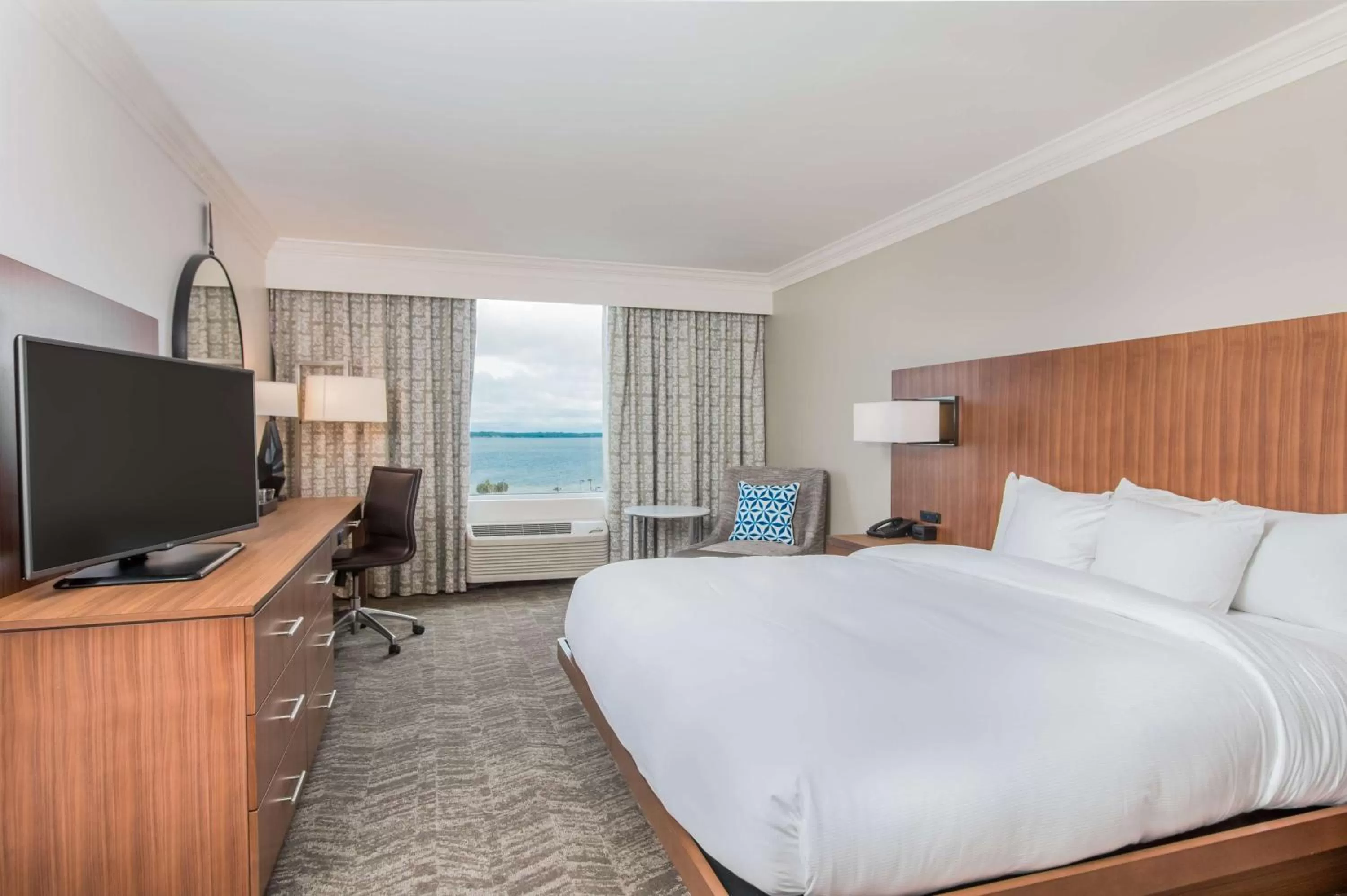 Bedroom, Bed in Hilton Pensacola Beach