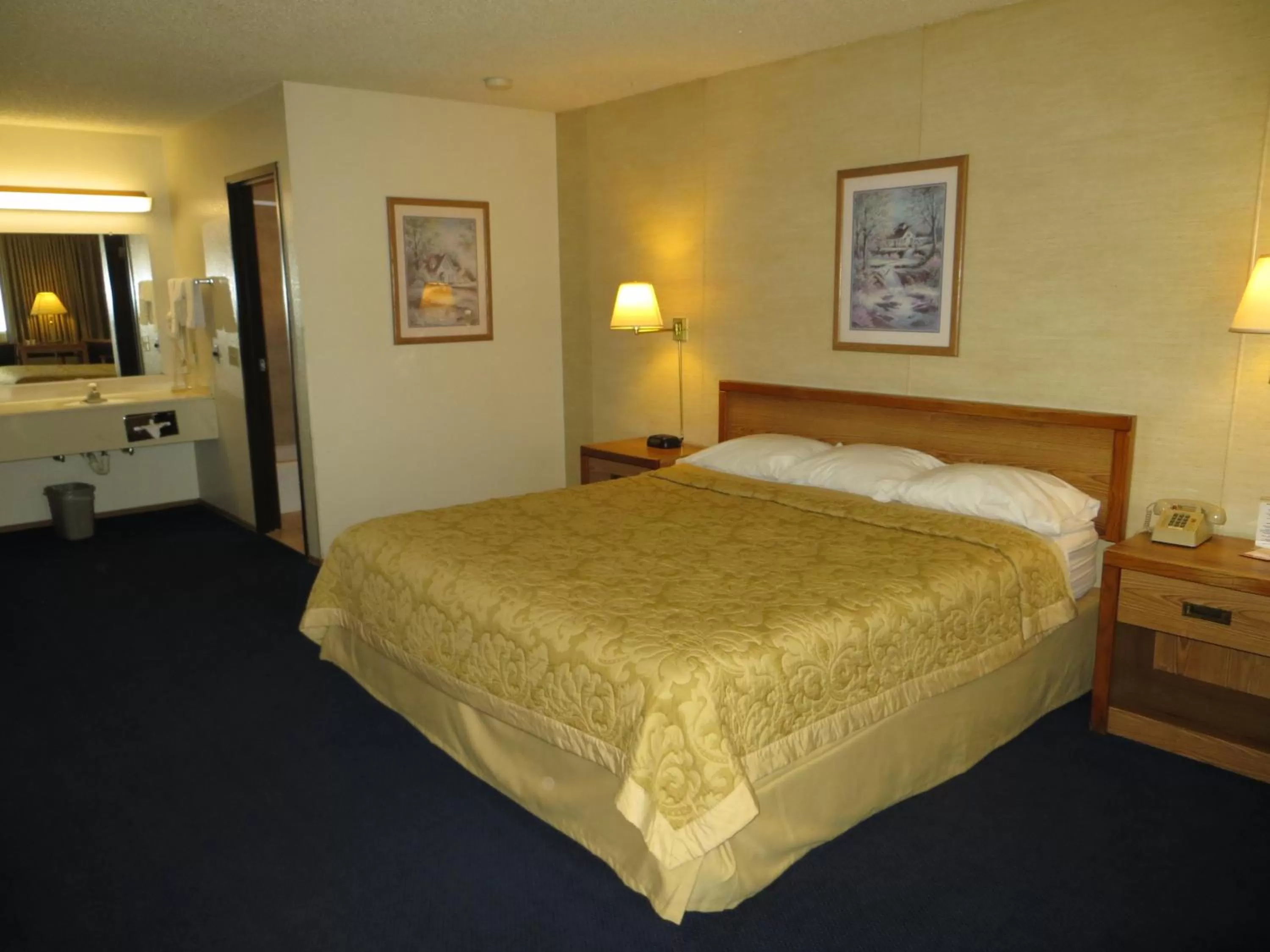 Bed in Super 8 by Wyndham Susanville