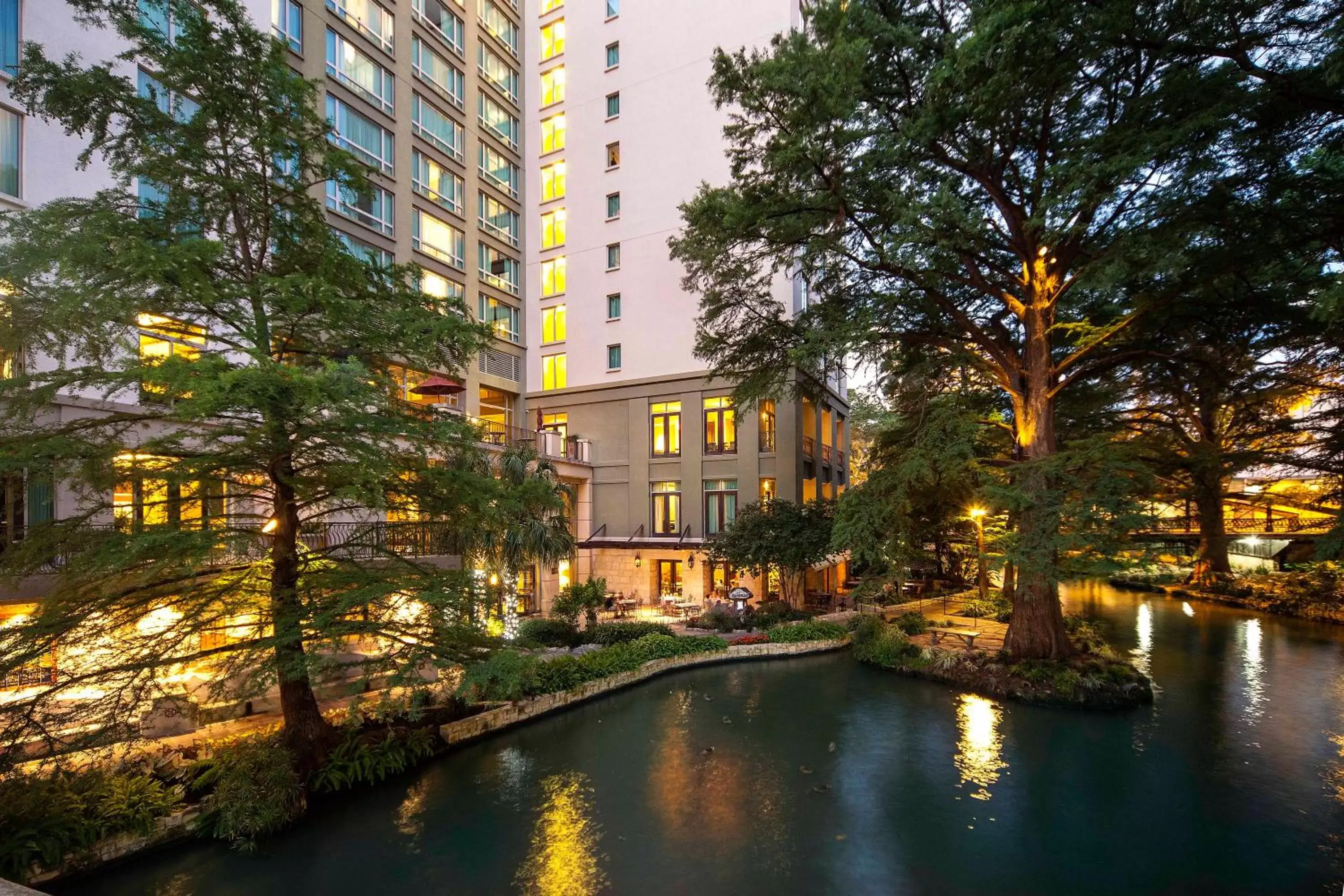 Property Building in Hotel Contessa -Suites on the Riverwalk
