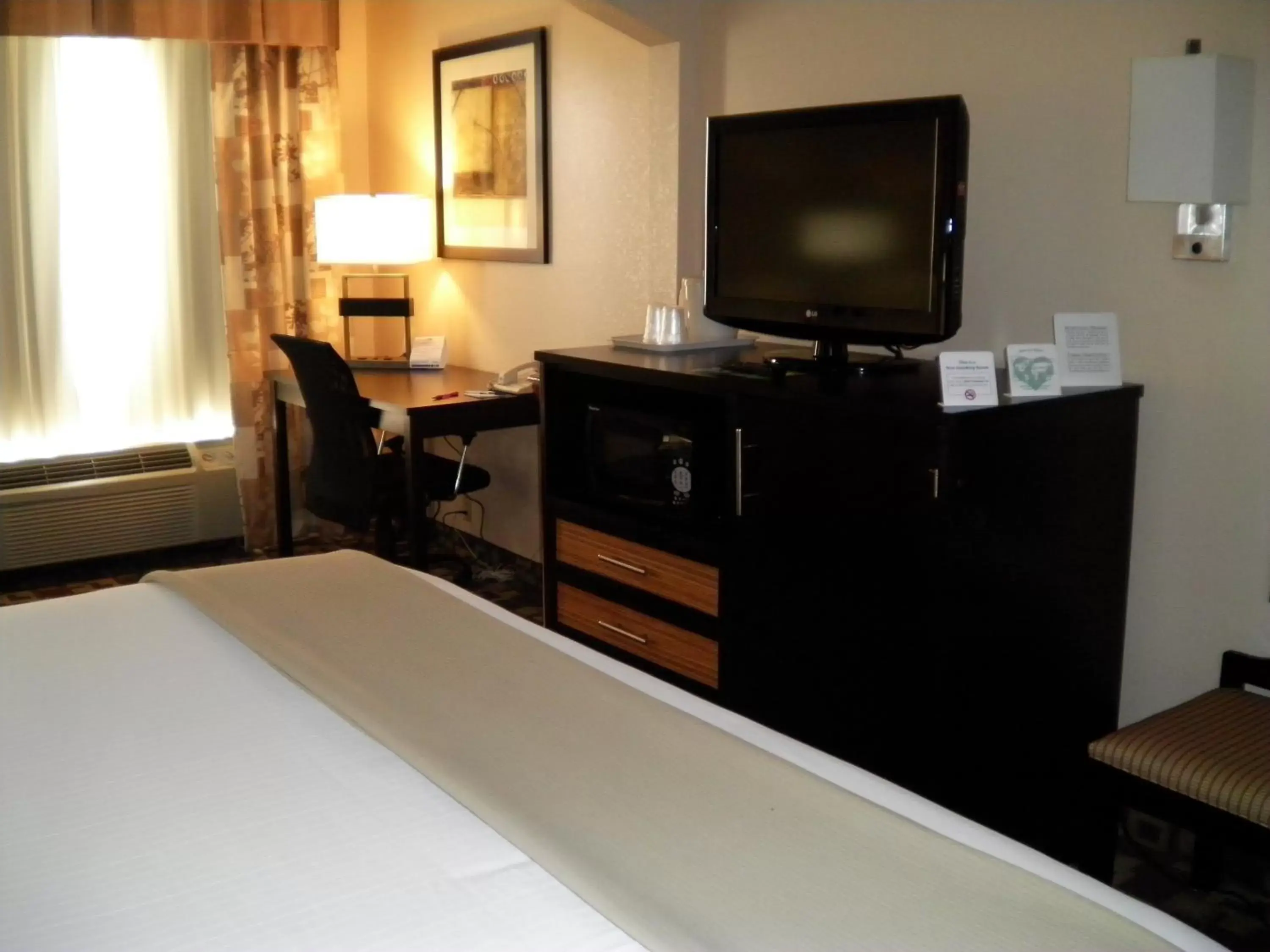 TV/Entertainment Center in Country Inn & Suites by Radisson, Shelby, NC