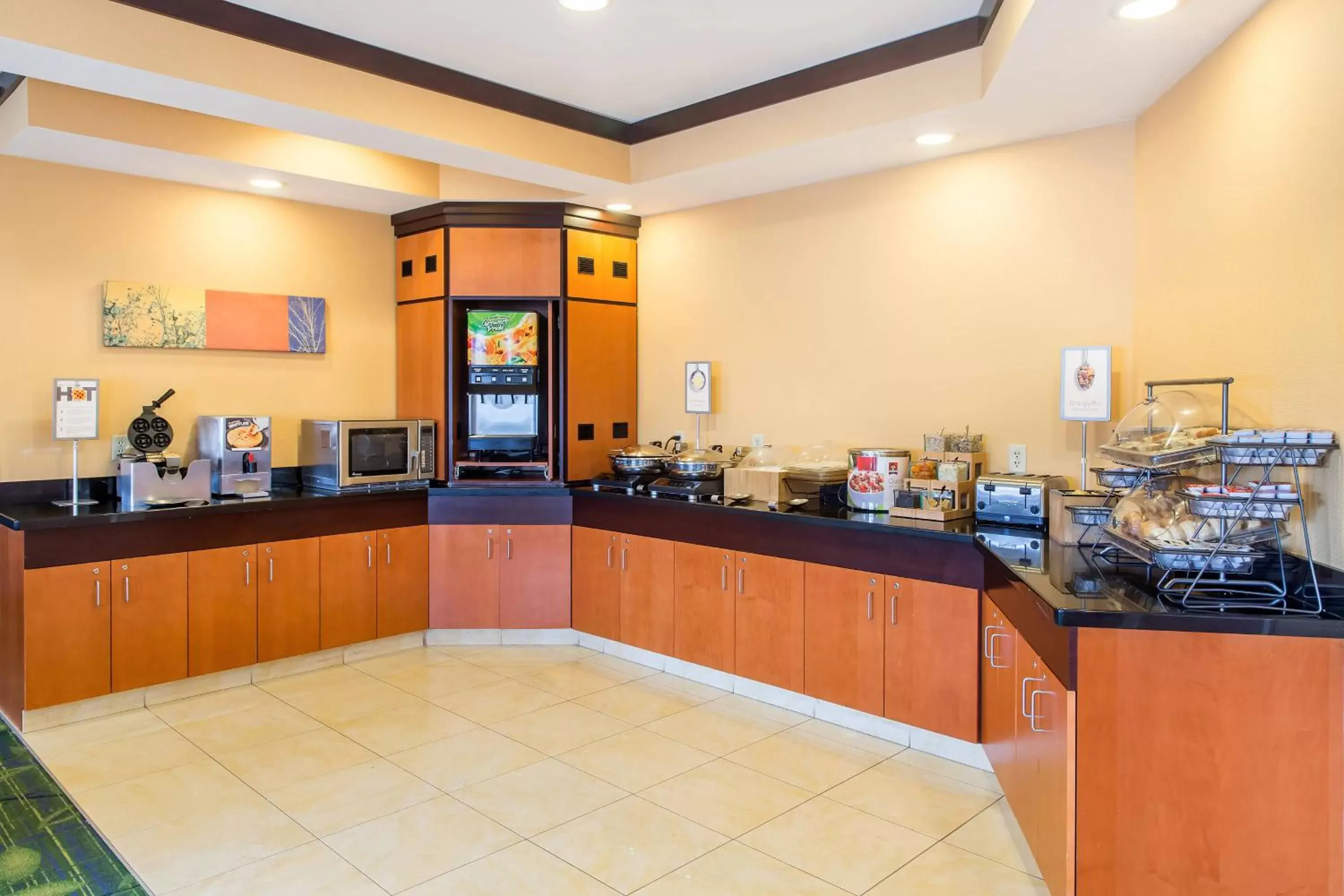 Breakfast, Restaurant/Places to Eat in Fairfield Inn & Suites Canton