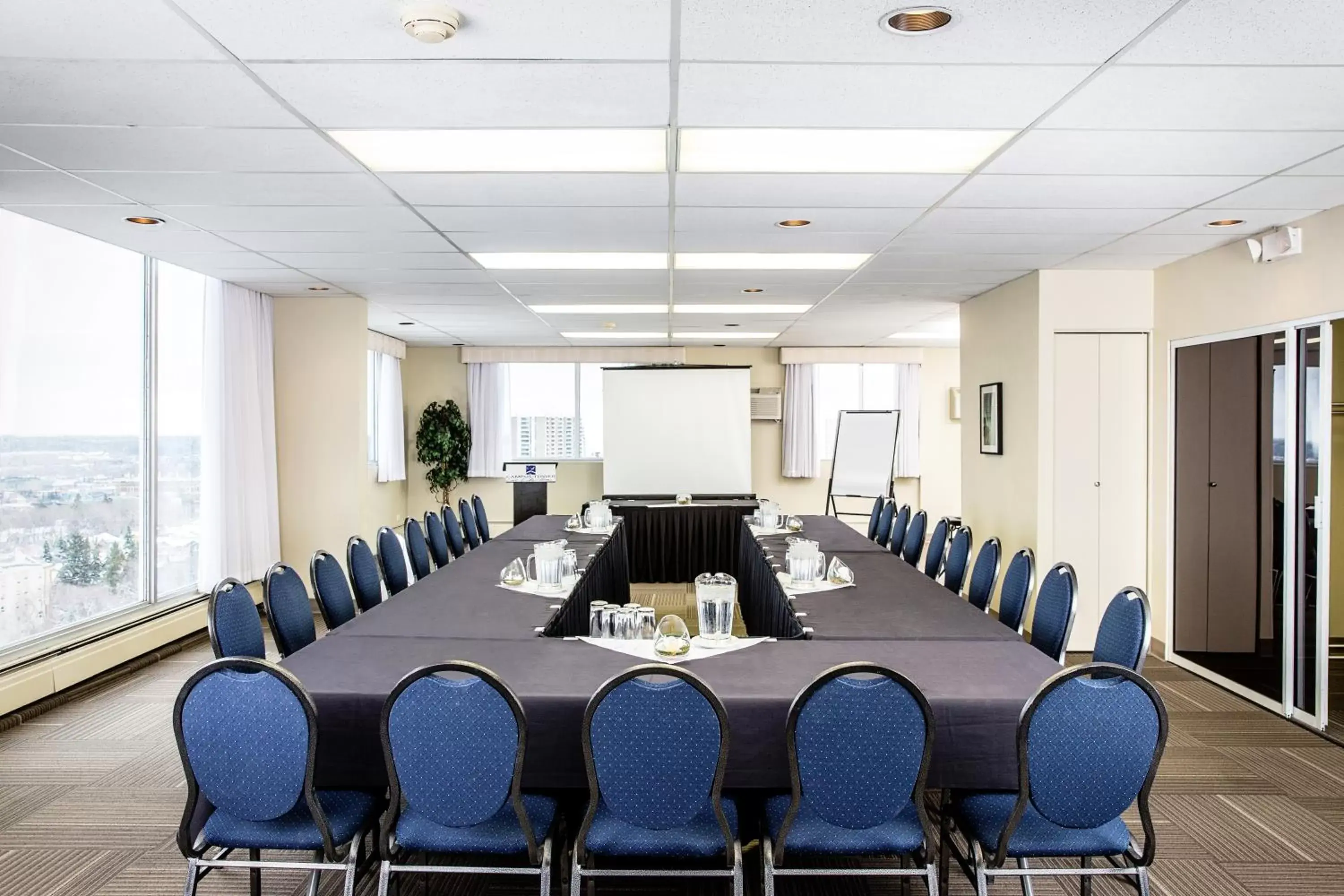 Banquet/Function facilities in Campus Tower Suite Hotel