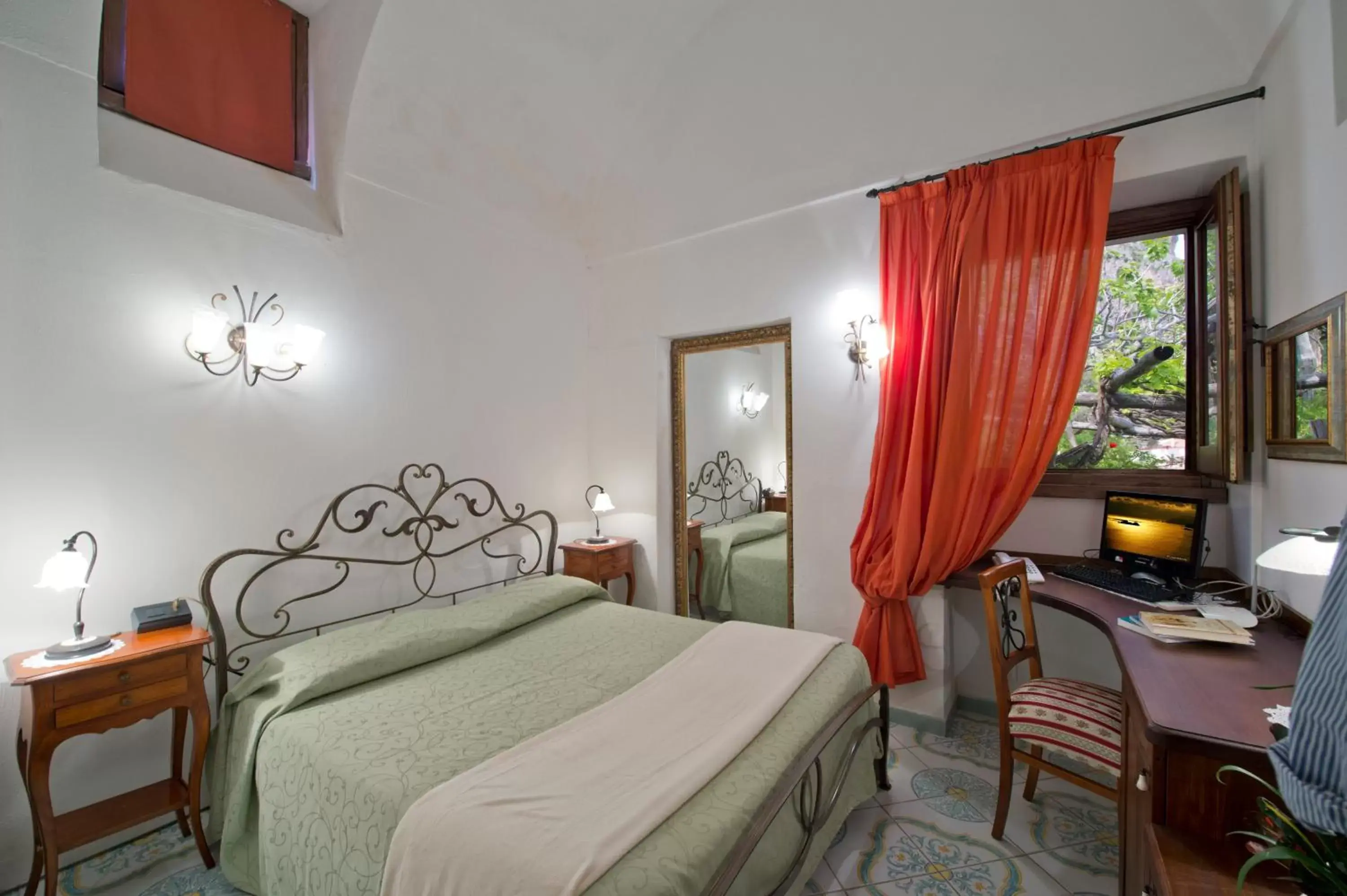 Bedroom, Bed in L'Antico Borgo Dei Limoni