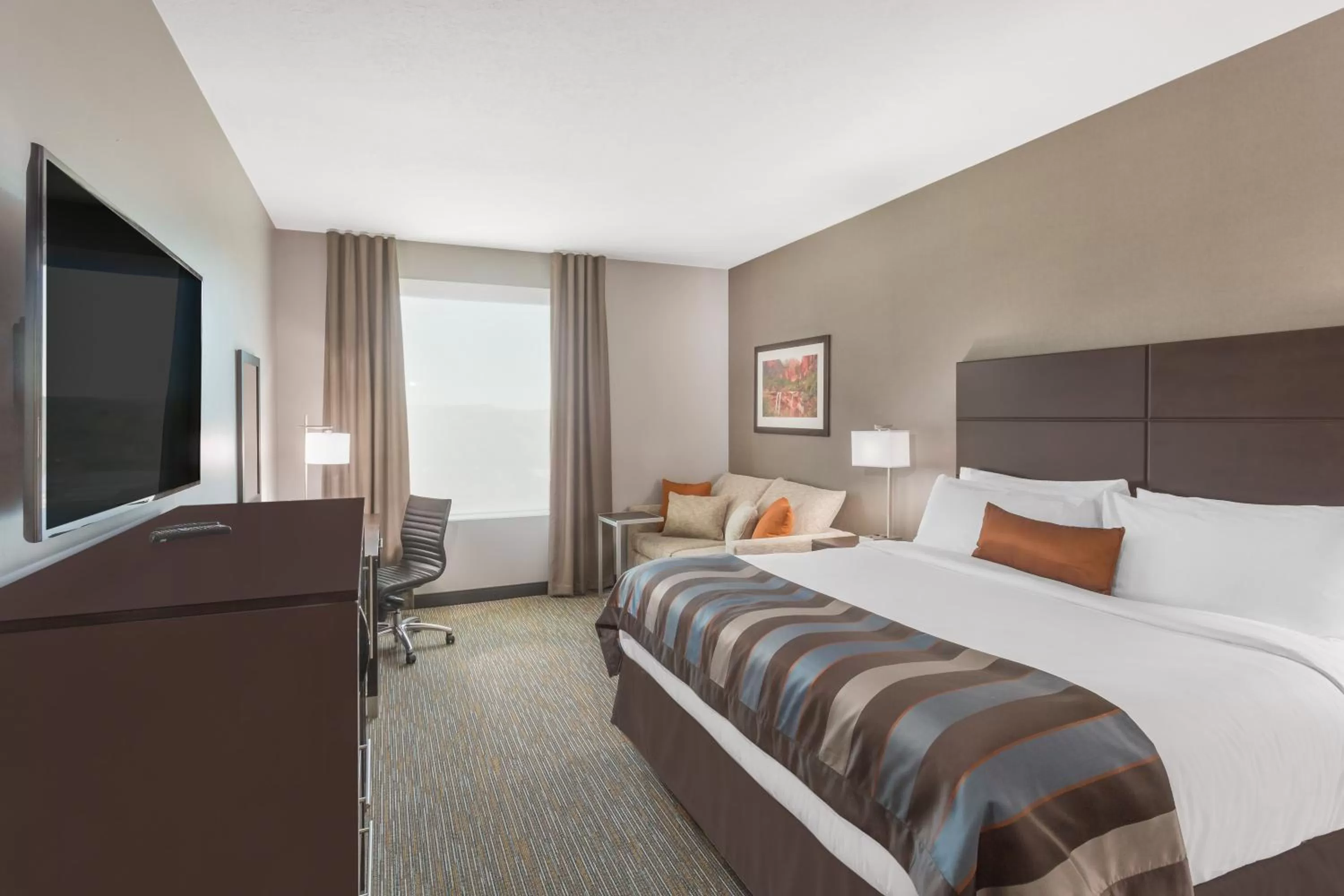 Photo of the whole room, Bed in Wingate by Wyndham Hurricane Zion National Park